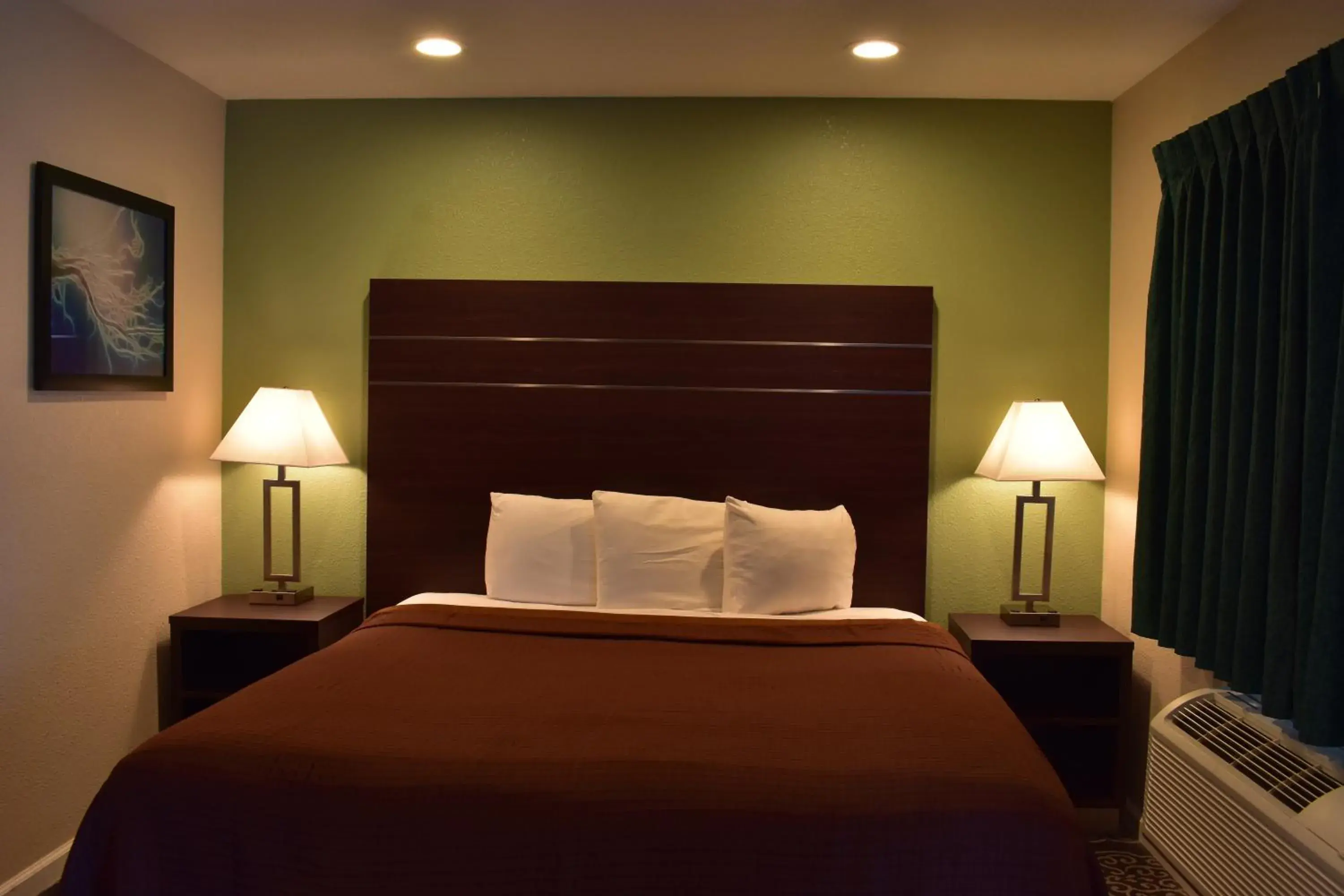 Deluxe King Room - Non-Smoking in Country Inn Deluxe King Room - Non-Smoking in Country Inn