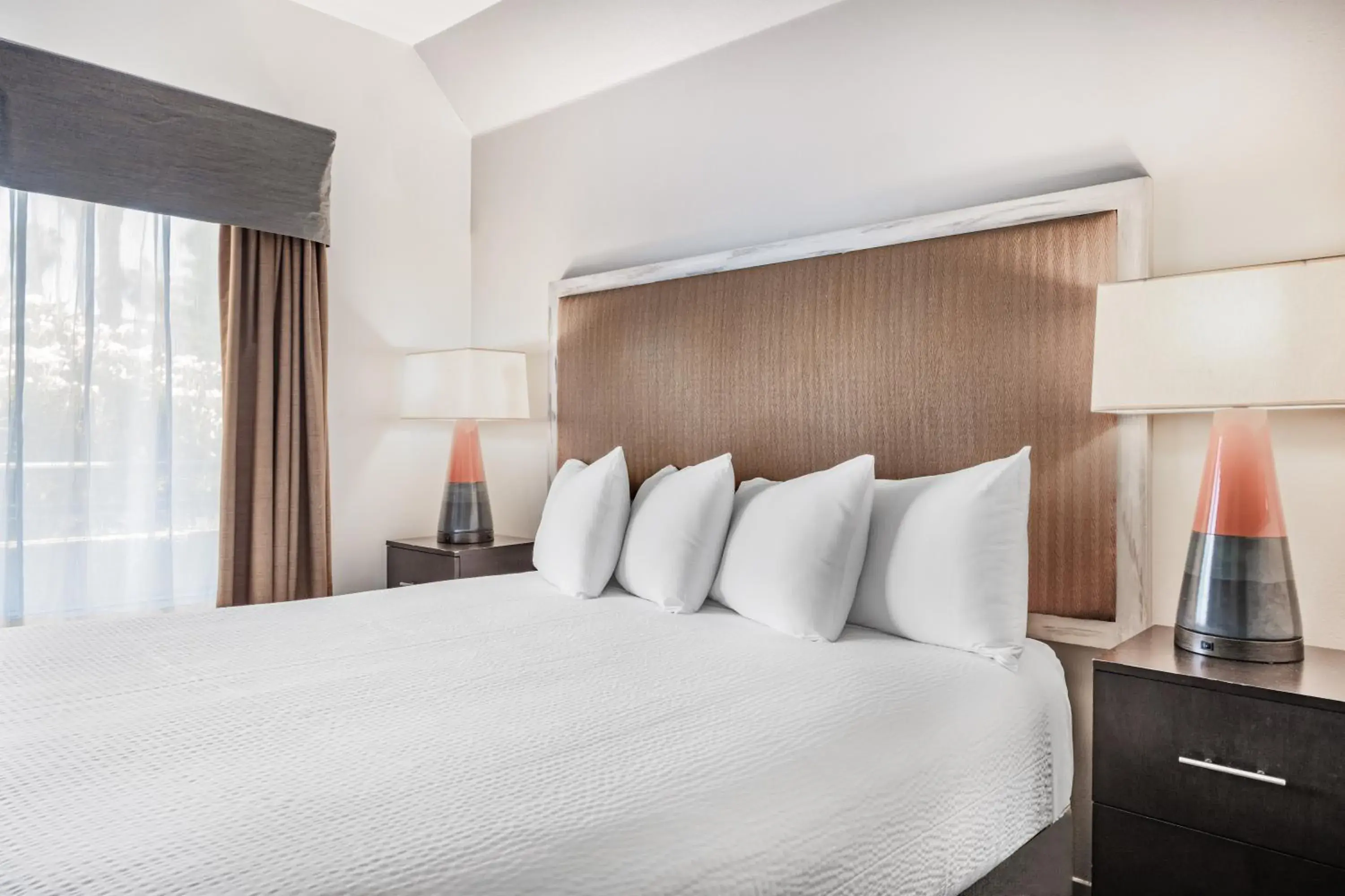 Deluxe King Suite - Non-Smoking in Ramada by Wyndham Bakersfield Deluxe King Suite - Non-Smoking in Ramada by Wyndham Bakersfield