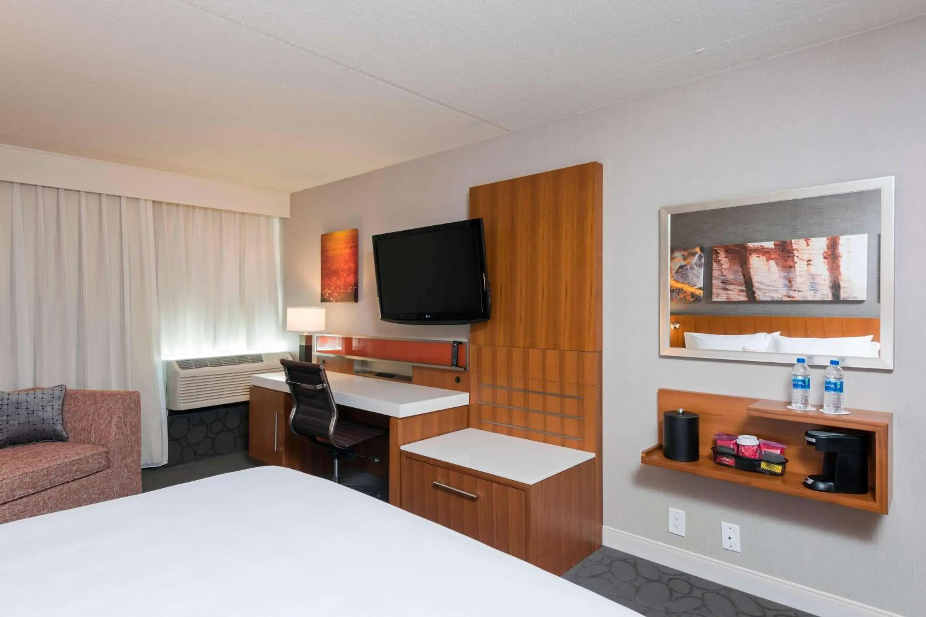King Suite with Kitchenette in Delta Hotels by Marriott Grand Rapids Airport King Suite with Kitchenette in Delta Hotels by Marriott Grand Rapids Airport