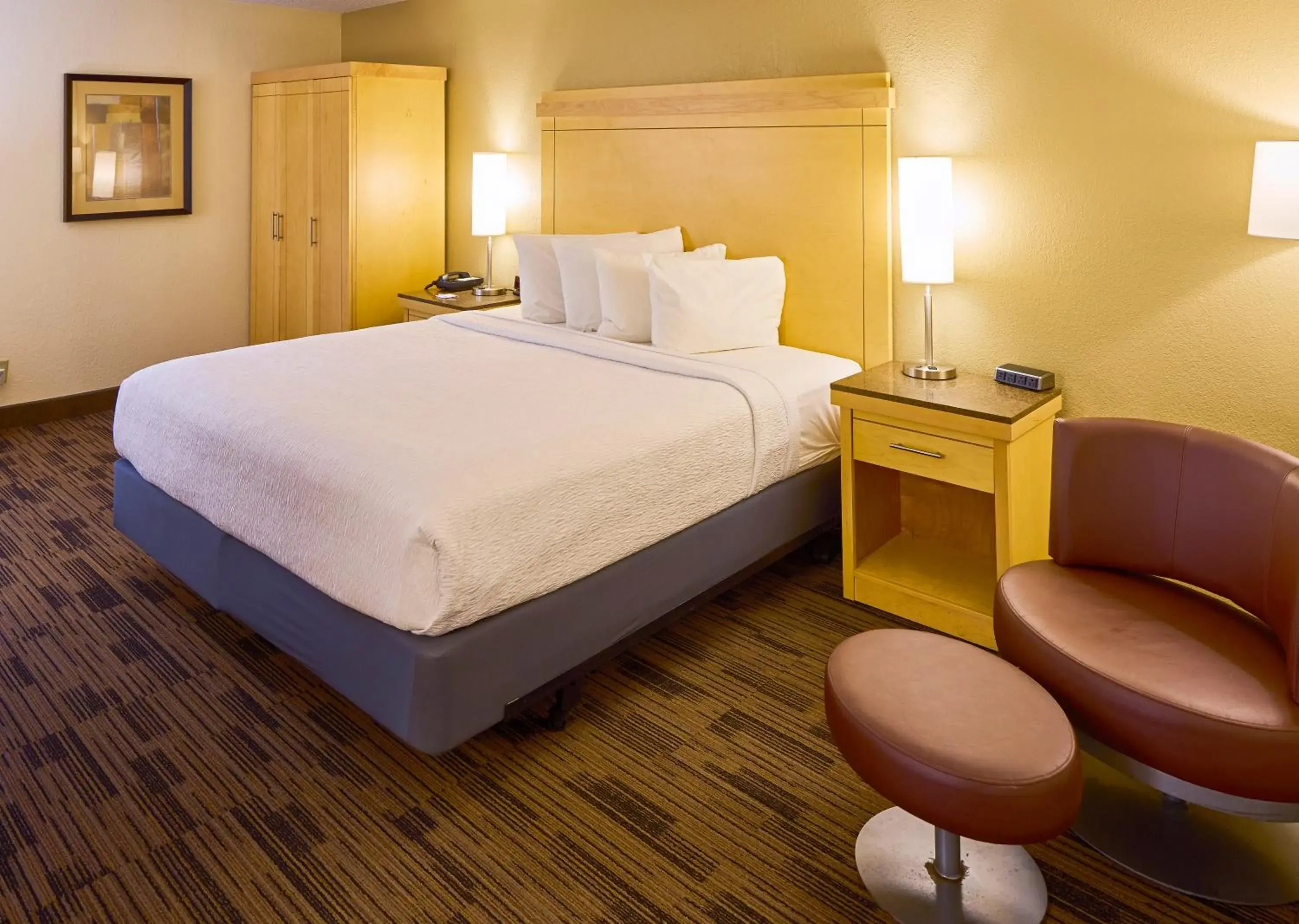 Premium King Room - Non-Smoking in LivINN Hotel Minneapolis South / Burnsville Premium King Room - Non-Smoking in LivINN Hotel Minneapolis South / Burnsville