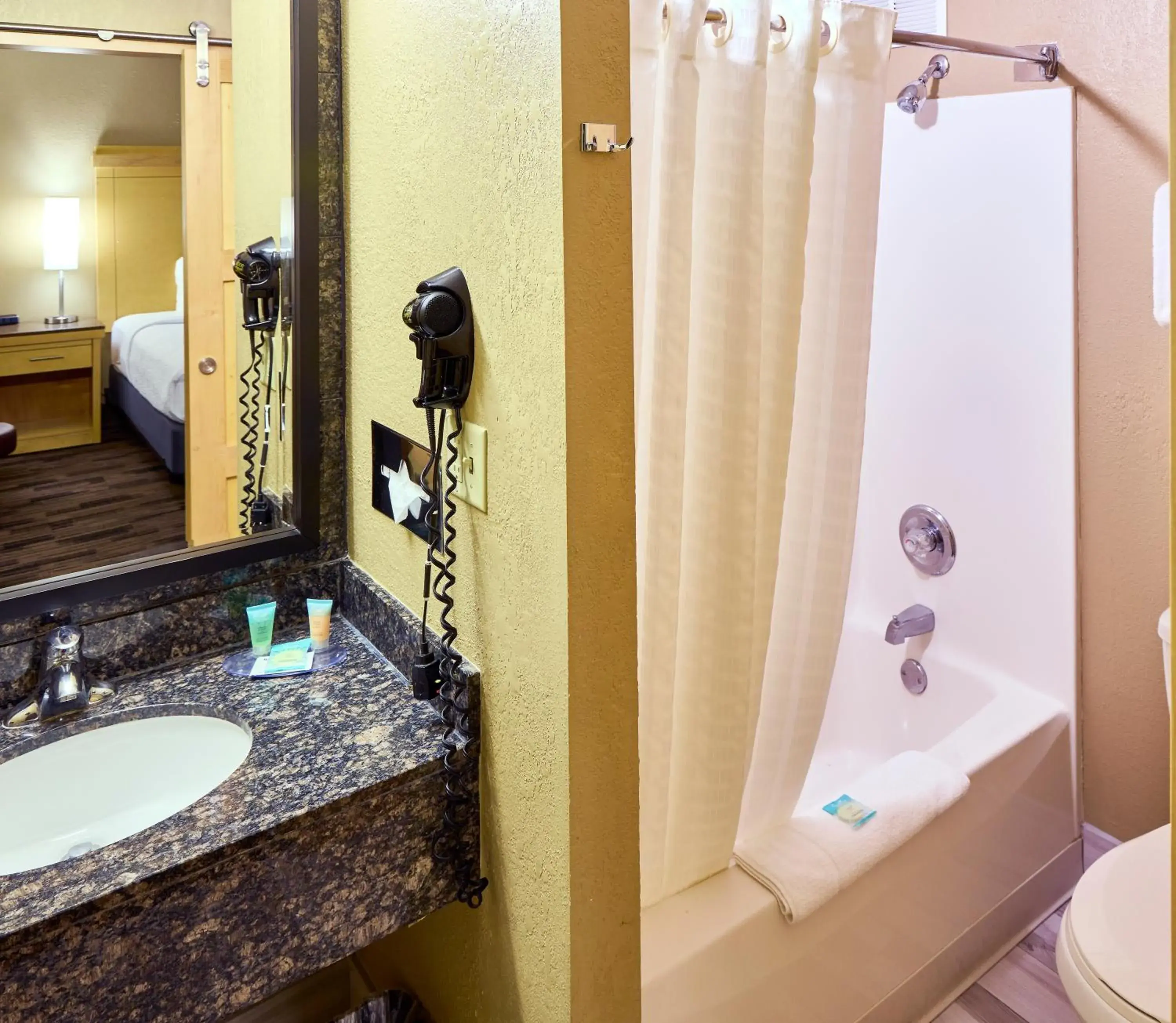 Quadruple Room - Disability Access in LivINN Hotel Minneapolis South / Burnsville Quadruple Room - Disability Access in LivINN Hotel Minneapolis South / Burnsville