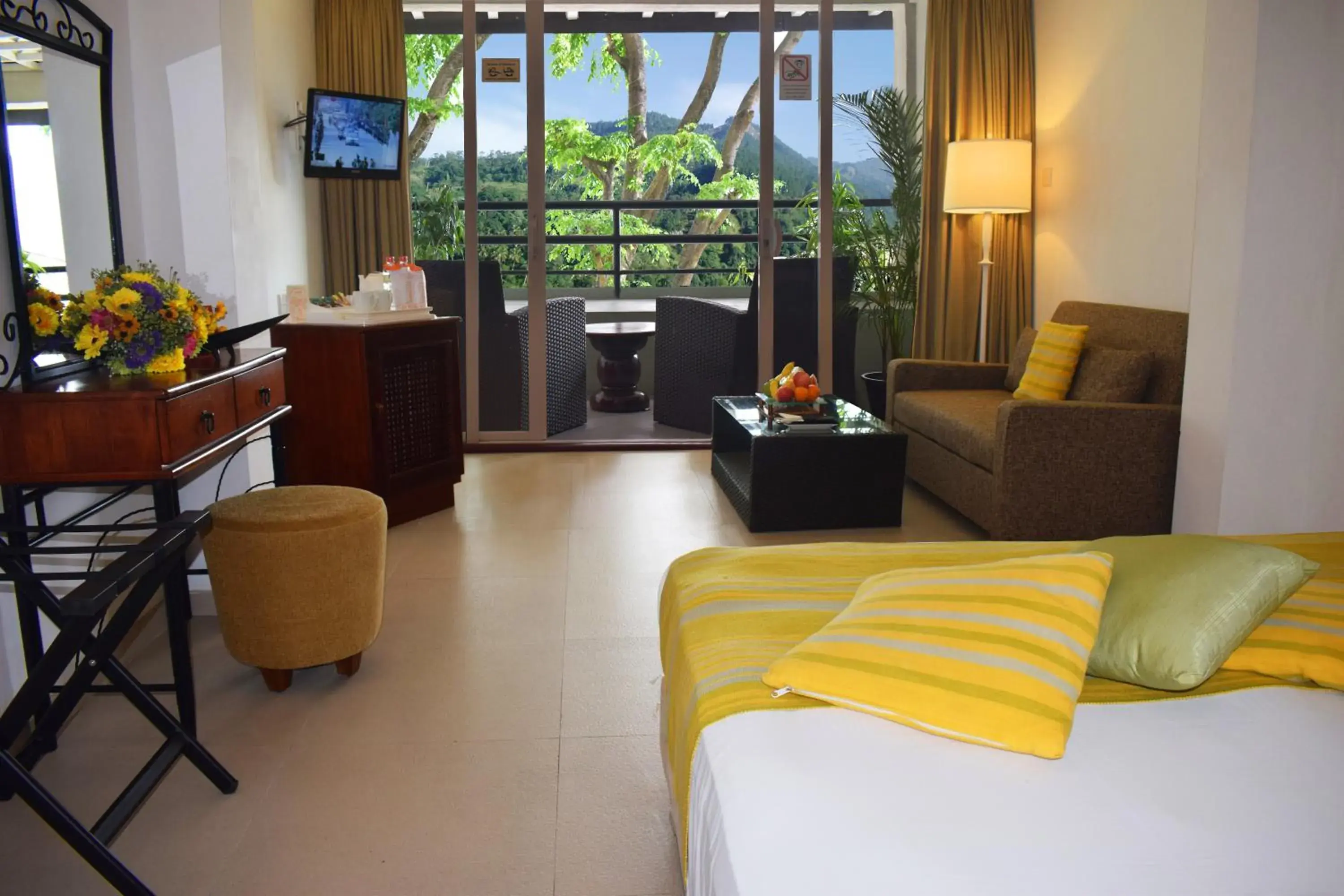 Deluxe Double or Twin Room with Balcony in Thilanka Hotel Deluxe Double or Twin Room with Balcony in Thilanka Hotel