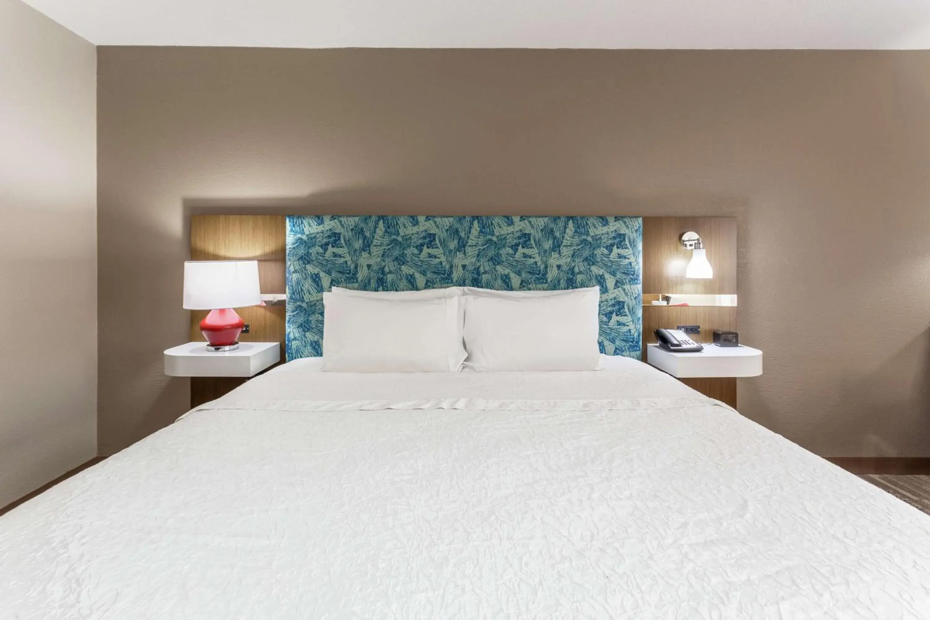 One-Bedroom King Suite - Non-Smoking in Hampton Inn Biloxi-Ocean Springs One-Bedroom King Suite - Non-Smoking in Hampton Inn Biloxi-Ocean Springs