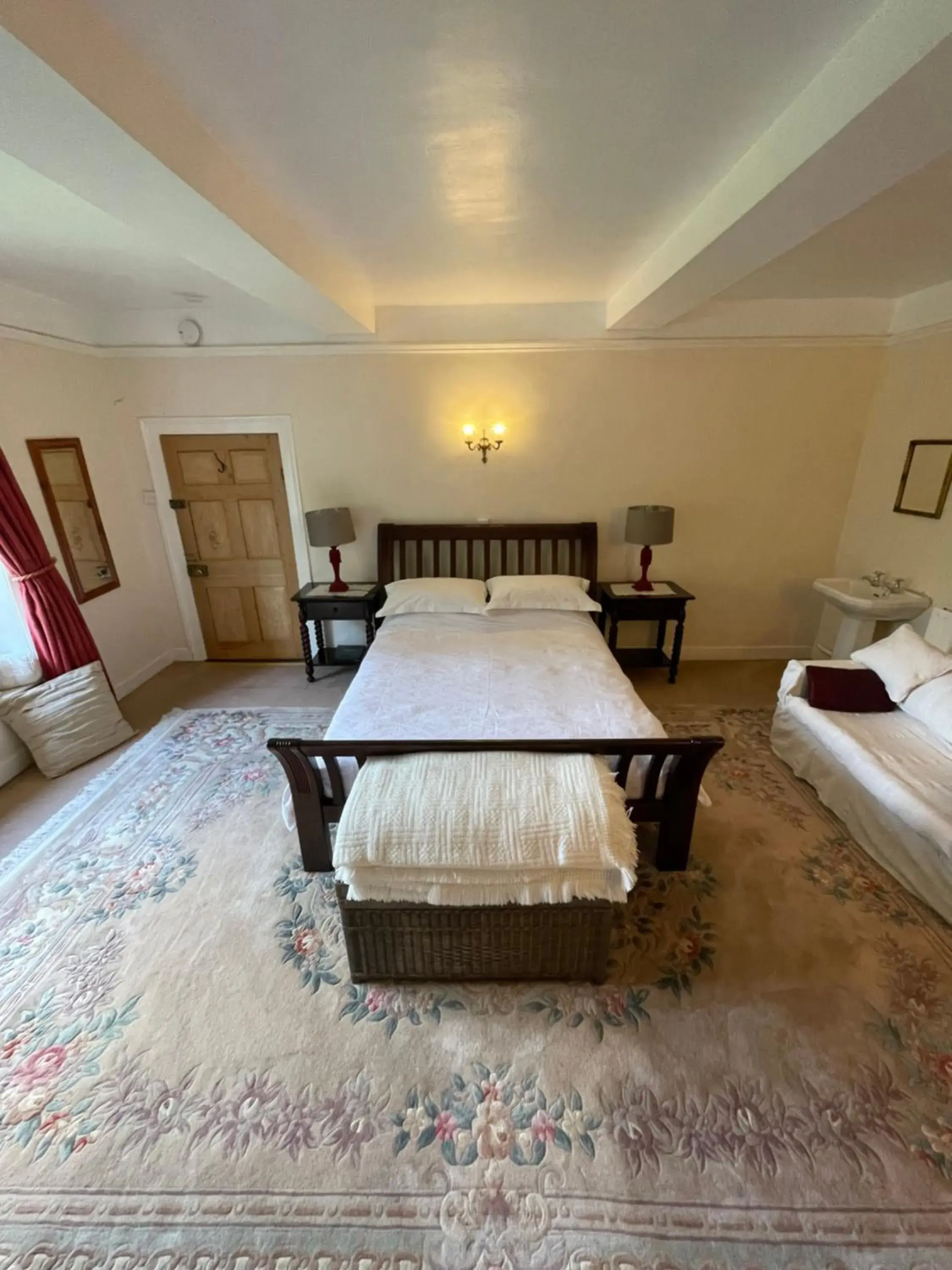 Double Room with Private Bathroom - single occupancy in Abbey Farm Bed And Breakfast Double Room with Private Bathroom - single occupancy in Abbey Farm Bed And Breakfast