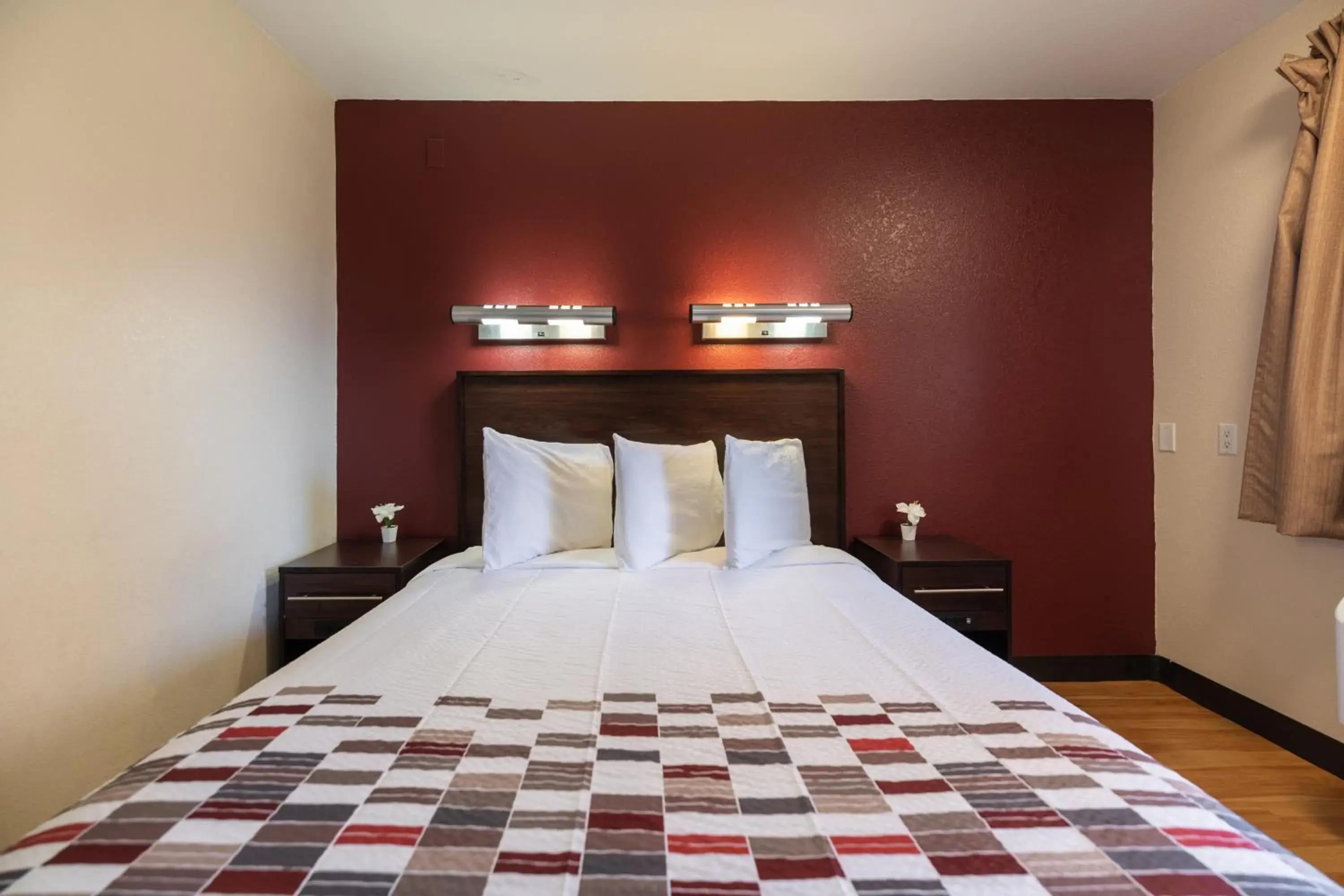Queen Room with One Queen Bed - Disability Access/Smoke-Free in California Inn and Suites, Rancho Cordova Queen Room with One Queen Bed - Disability Access/Smoke-Free in California Inn and Suites, Rancho Cordova