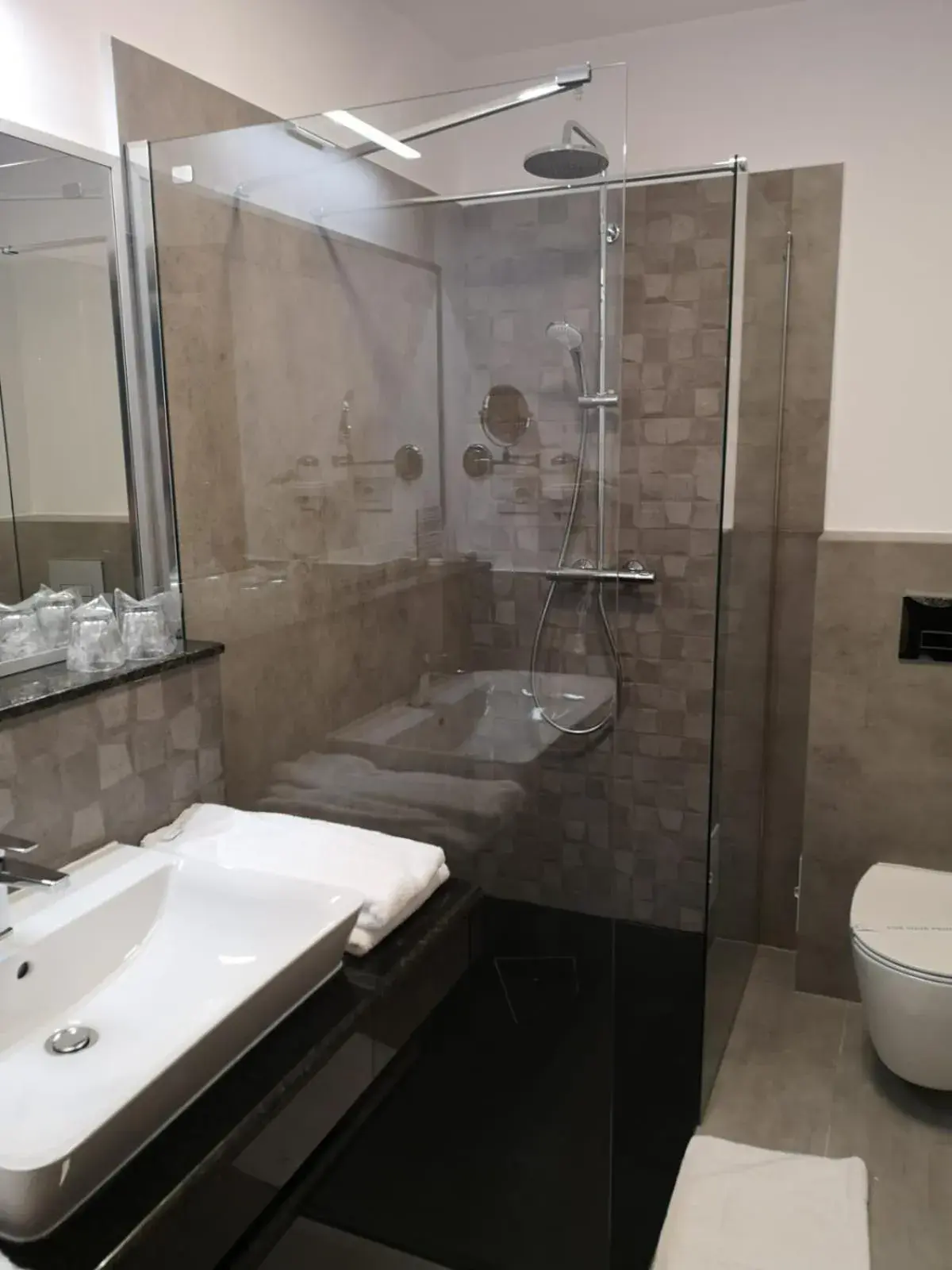 Small Double Room in New Wolf Small Double Room in New Wolf