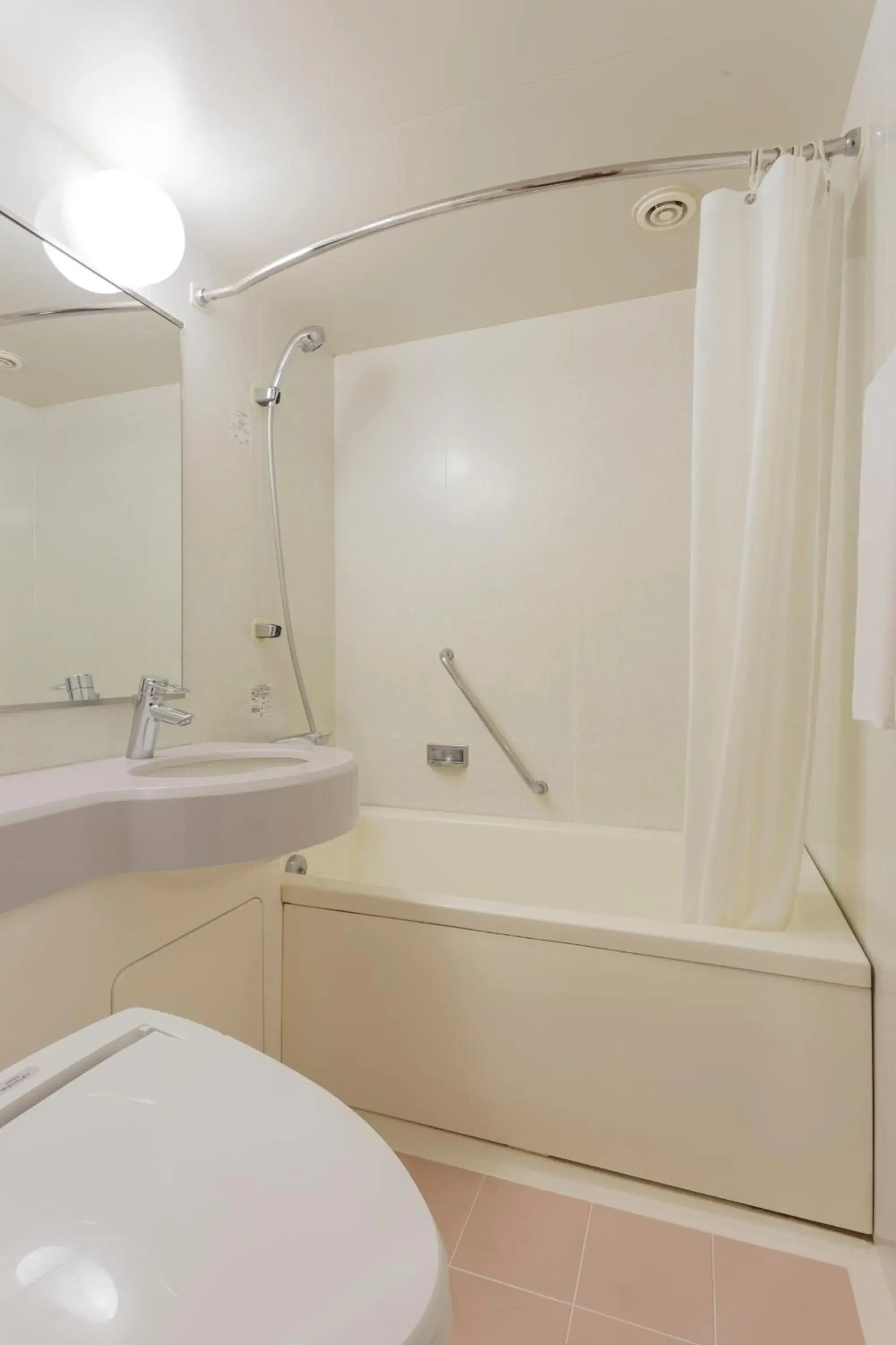 Standard Double Room for Single Use in Mitsui Garden Hotel Kumamoto Standard Double Room for Single Use in Mitsui Garden Hotel Kumamoto