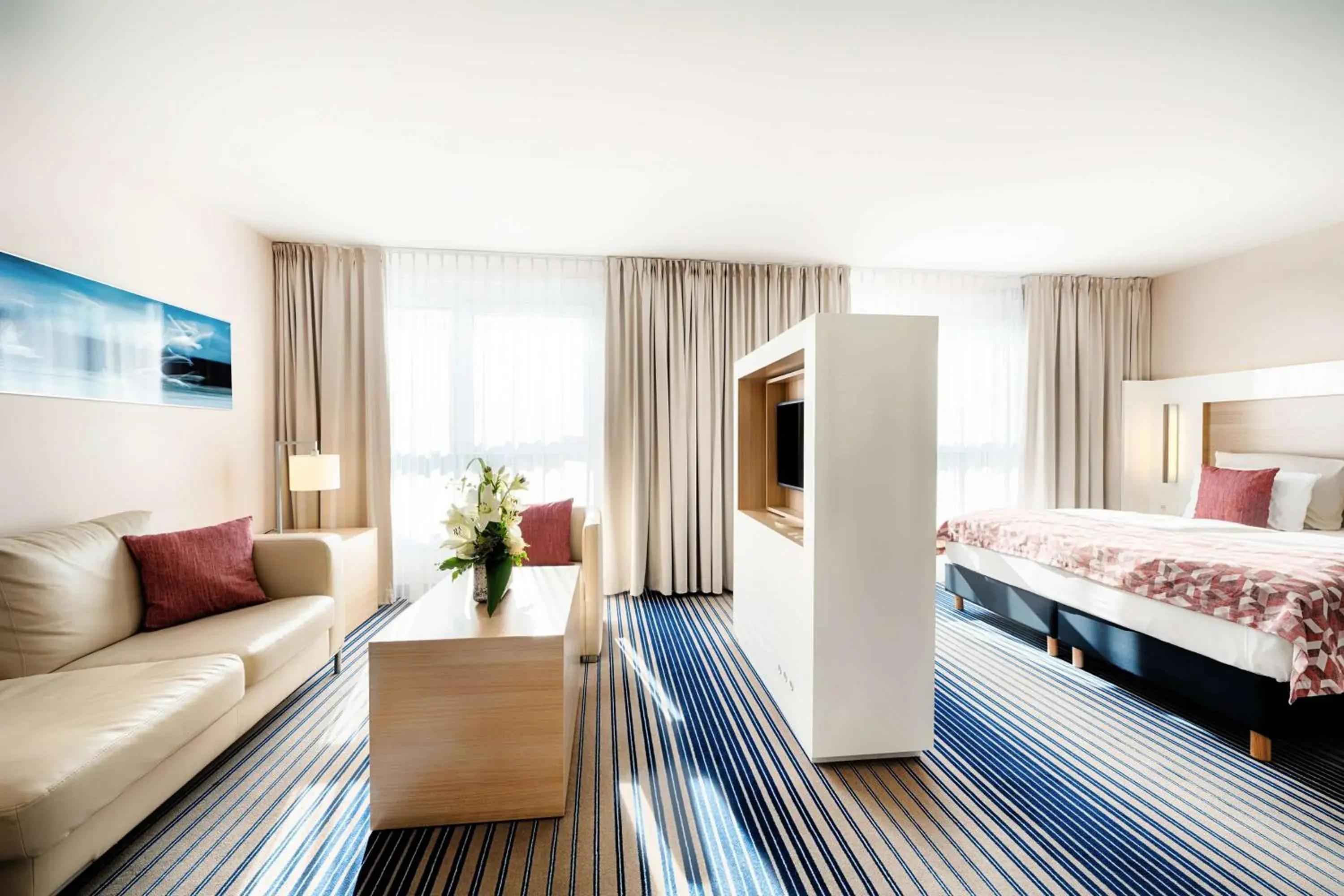 Junior Suite with Two Single Beds and One Sofa Bed in Best Western Plus Welcome Hotel Frankfurt Junior Suite with Two Single Beds and One Sofa Bed in Best Western Plus Welcome Hotel Frankfurt
