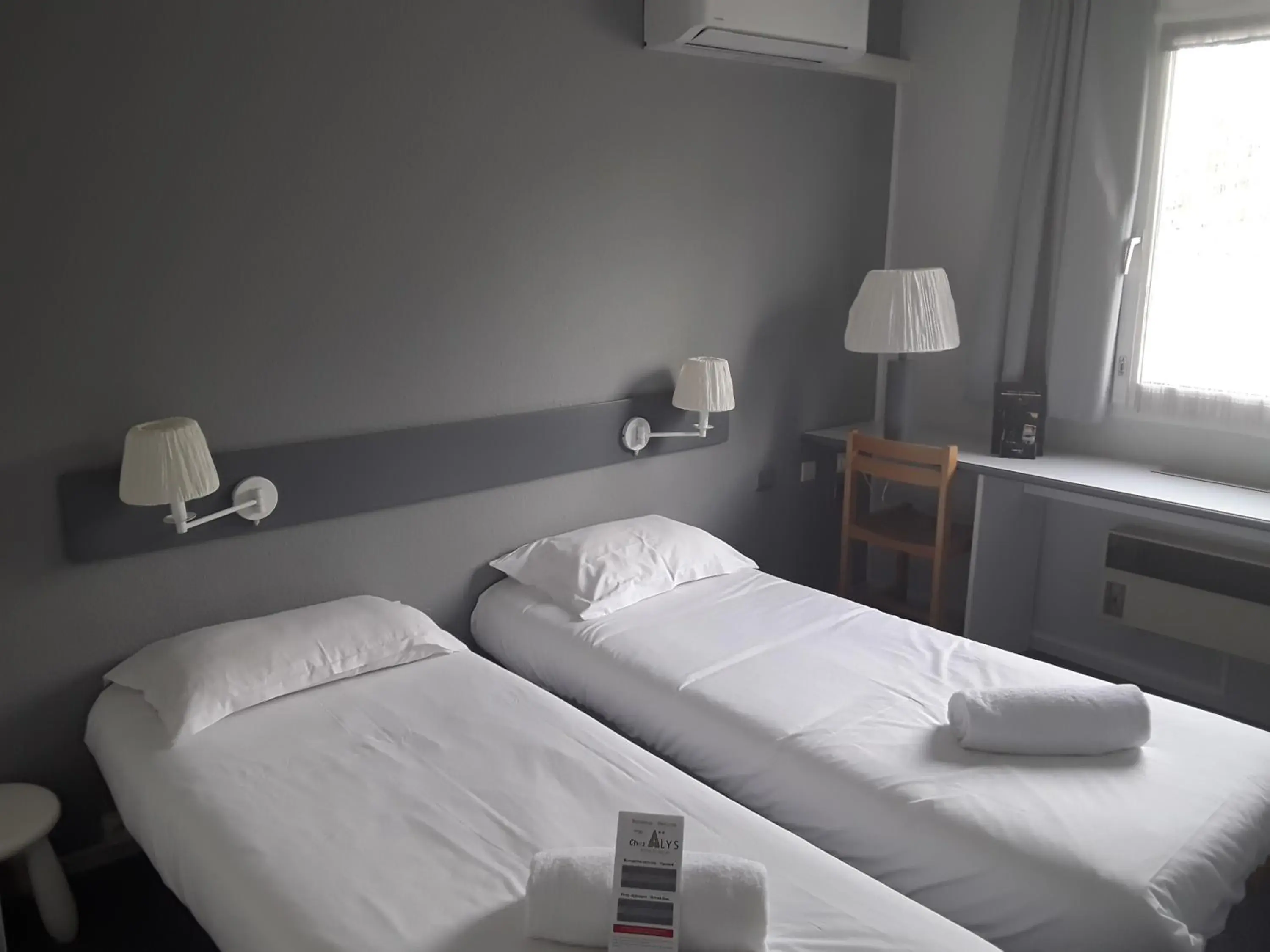 Twin Room in Contact Hôtel ALYS Bourg en Bresse Ekinox Parc Expo Twin Room in Contact Hôtel ALYS Bourg en Bresse Ekinox Parc Expo