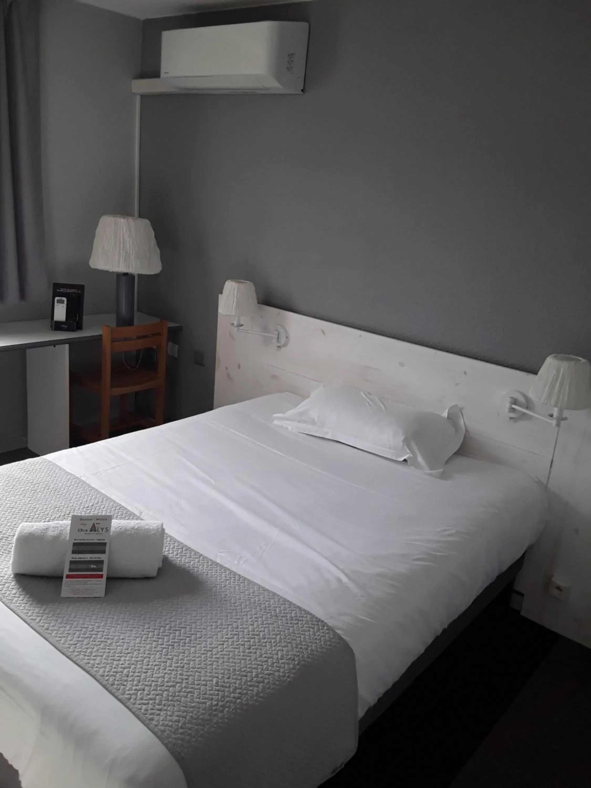 Budget Double Room in Contact Hôtel ALYS Bourg en Bresse Ekinox Parc Expo Budget Double Room in Contact Hôtel ALYS Bourg en Bresse Ekinox Parc Expo