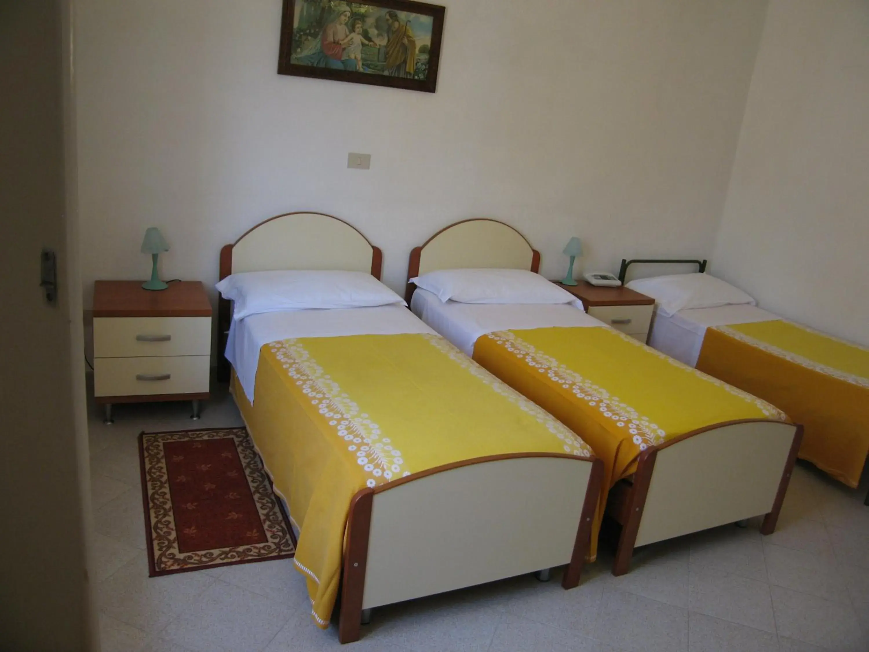 Triple Room in Albergo Natucci Triple Room in Albergo Natucci