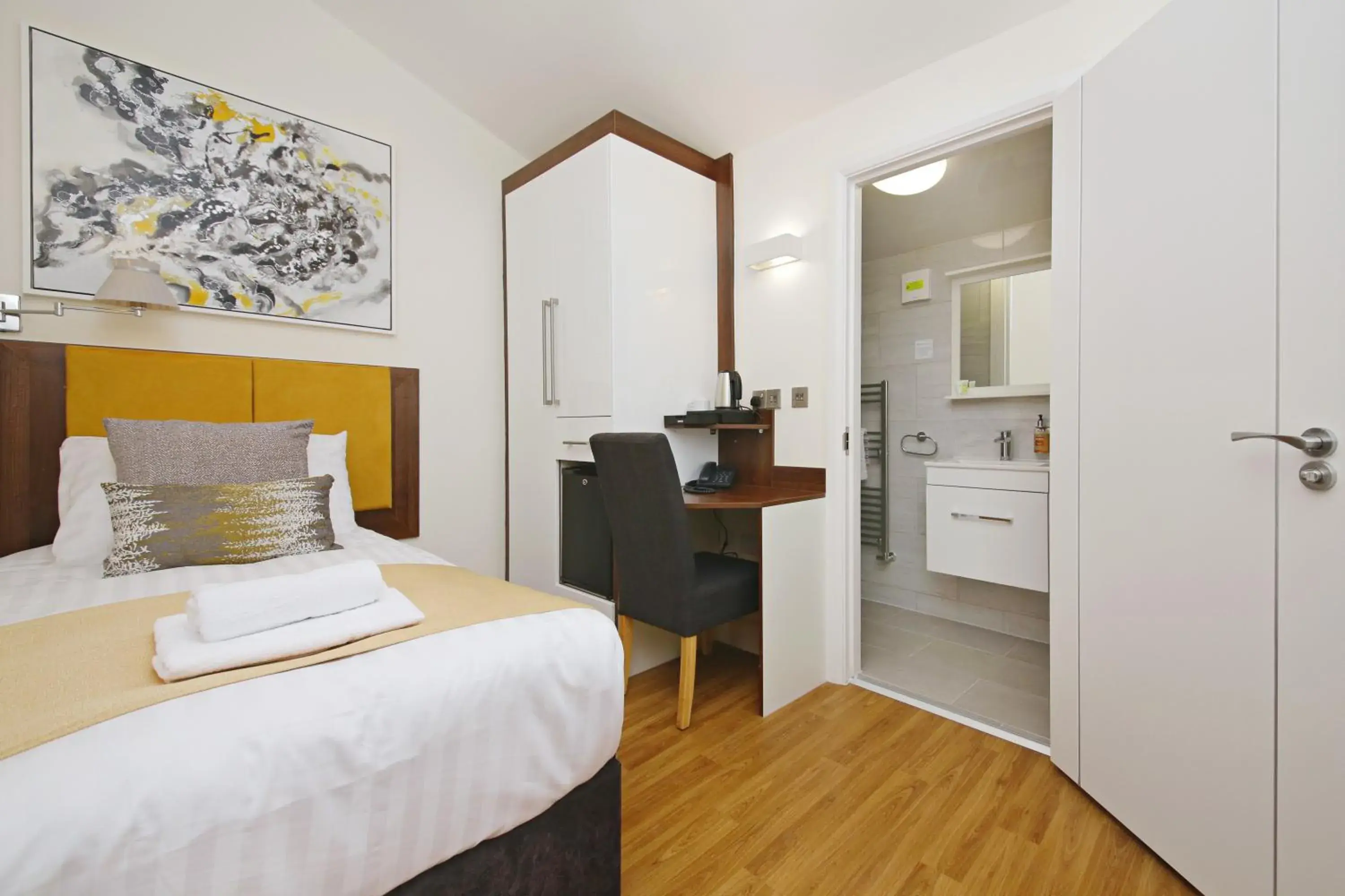 Deluxe Single Room in Imperial Guest House Ltd. Deluxe Single Room in Imperial Guest House Ltd.