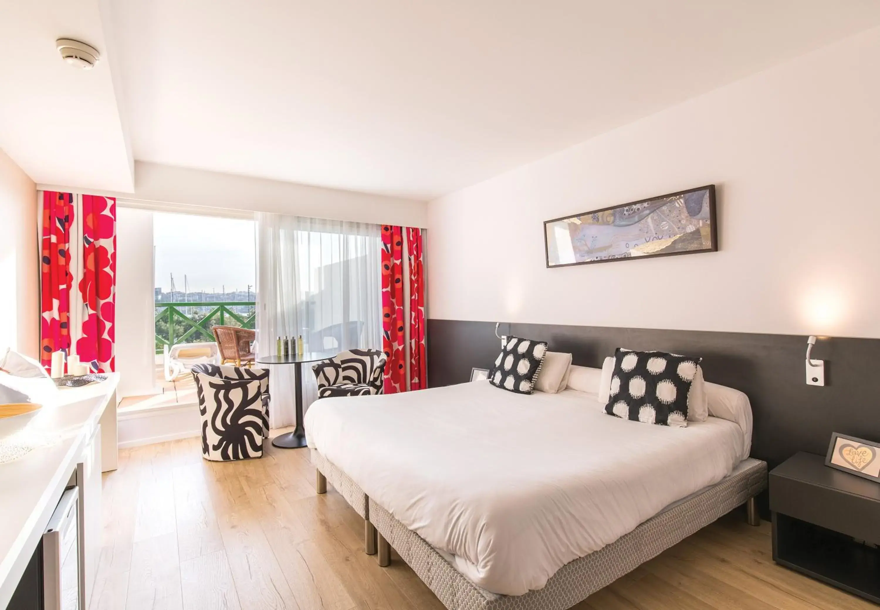 Double Room with Mountain View - Access to the Spa in Hôtel Serge Blanco - Relais Thalasso & Spa Double Room with Mountain View - Access to the Spa in Hôtel Serge Blanco - Relais Thalasso & Spa