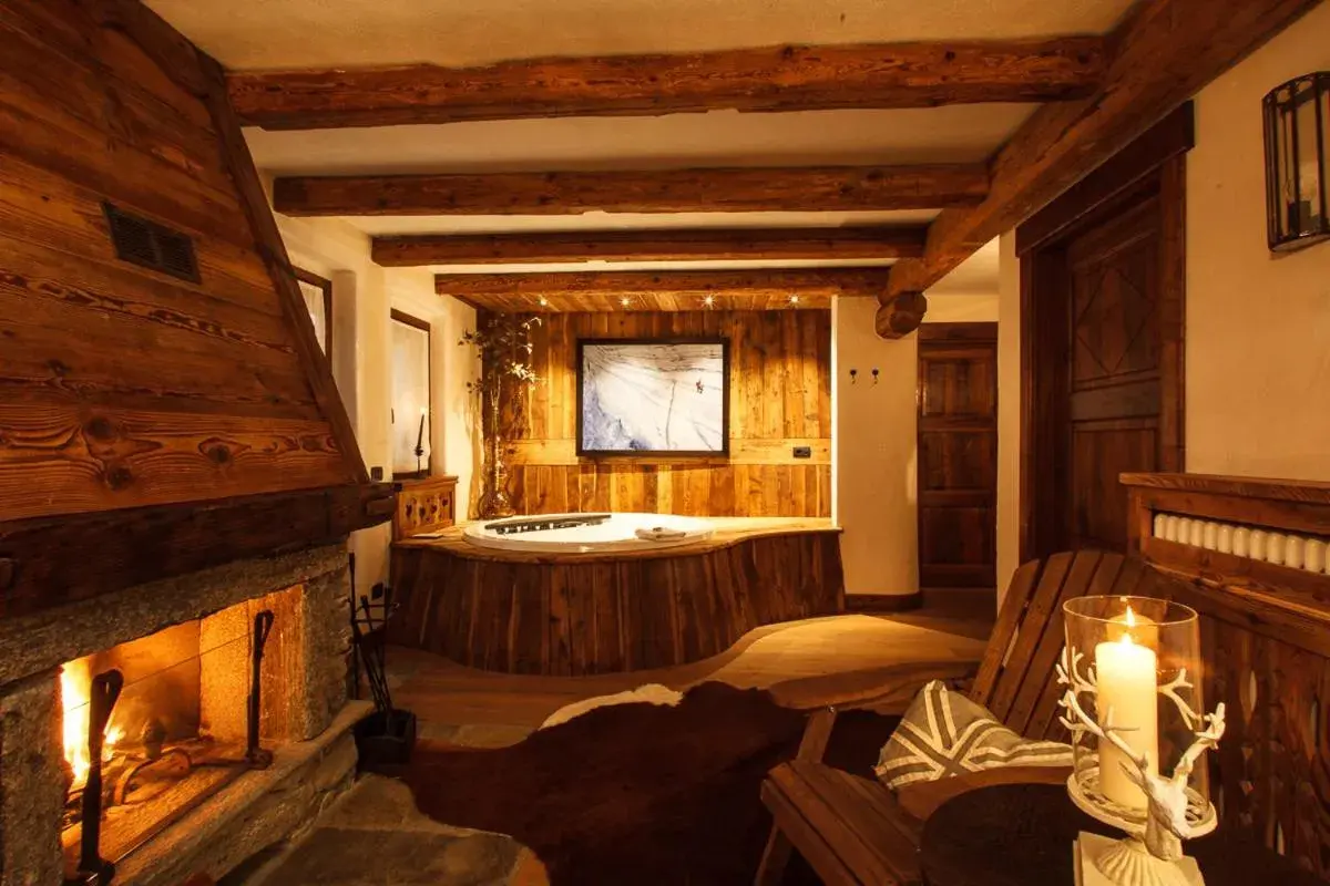 Three-Bedroom Apartment with Jacuzzi in Au Coeur Des Neiges Resort SPA & FREE E-BIKE Three-Bedroom Apartment with Jacuzzi in Au Coeur Des Neiges Resort SPA & FREE E-BIKE