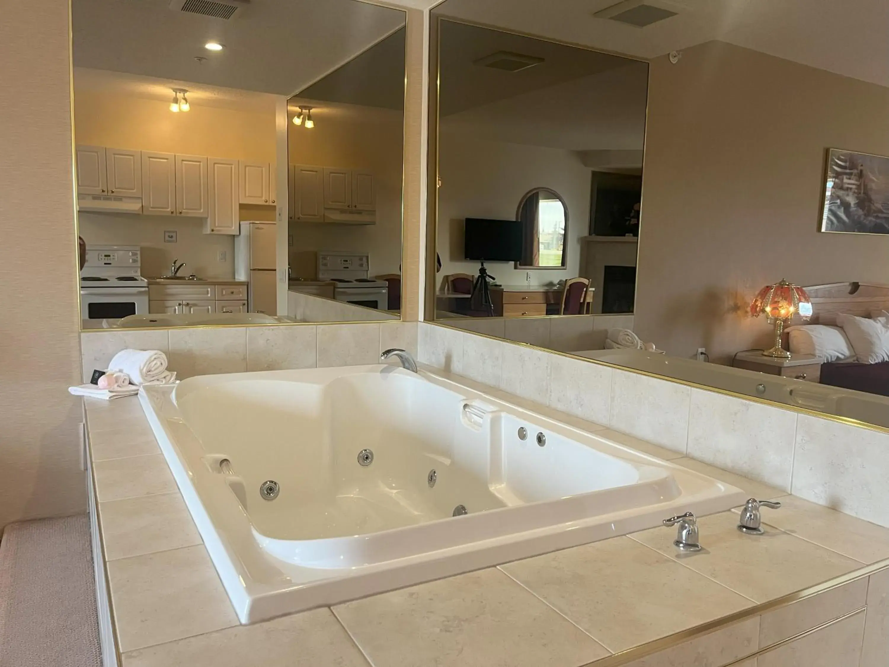 Queen Room with Spa Bath in Western Budget Motel Ponoka Queen Room with Spa Bath in Western Budget Motel Ponoka