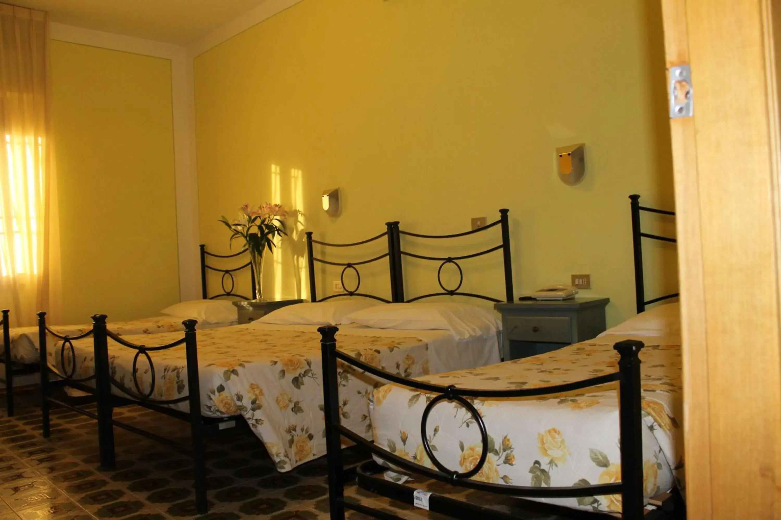 Standard Quadruple Room in Hotel Ismaele Standard Quadruple Room in Hotel Ismaele