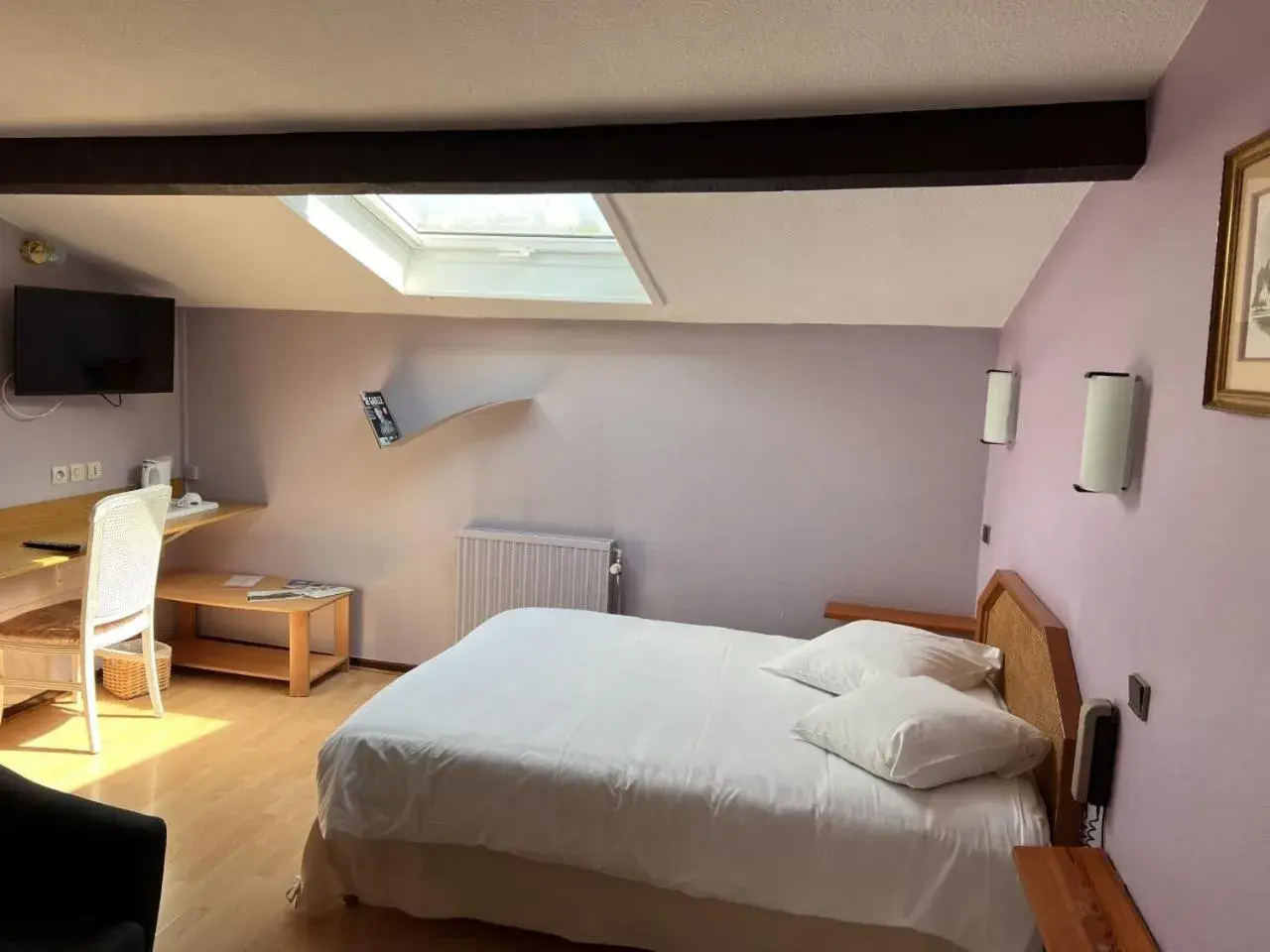 Small Double Room in Hostellerie Au rendez-vous des amis Small Double Room in Hostellerie Au rendez-vous des amis