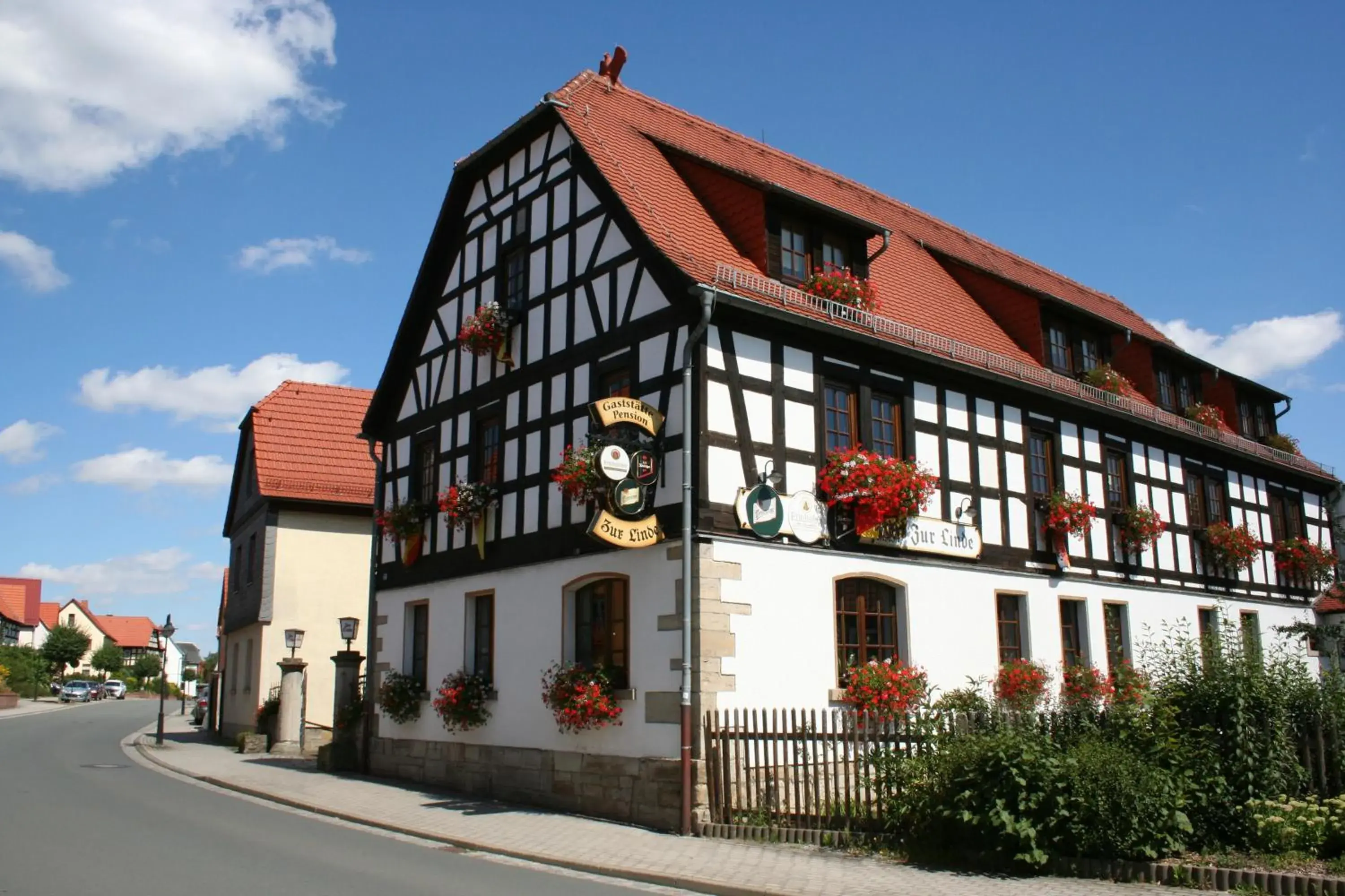 Property Building in Gasthaus & Hotel Zur Linde Property Building in Gasthaus & Hotel Zur Linde