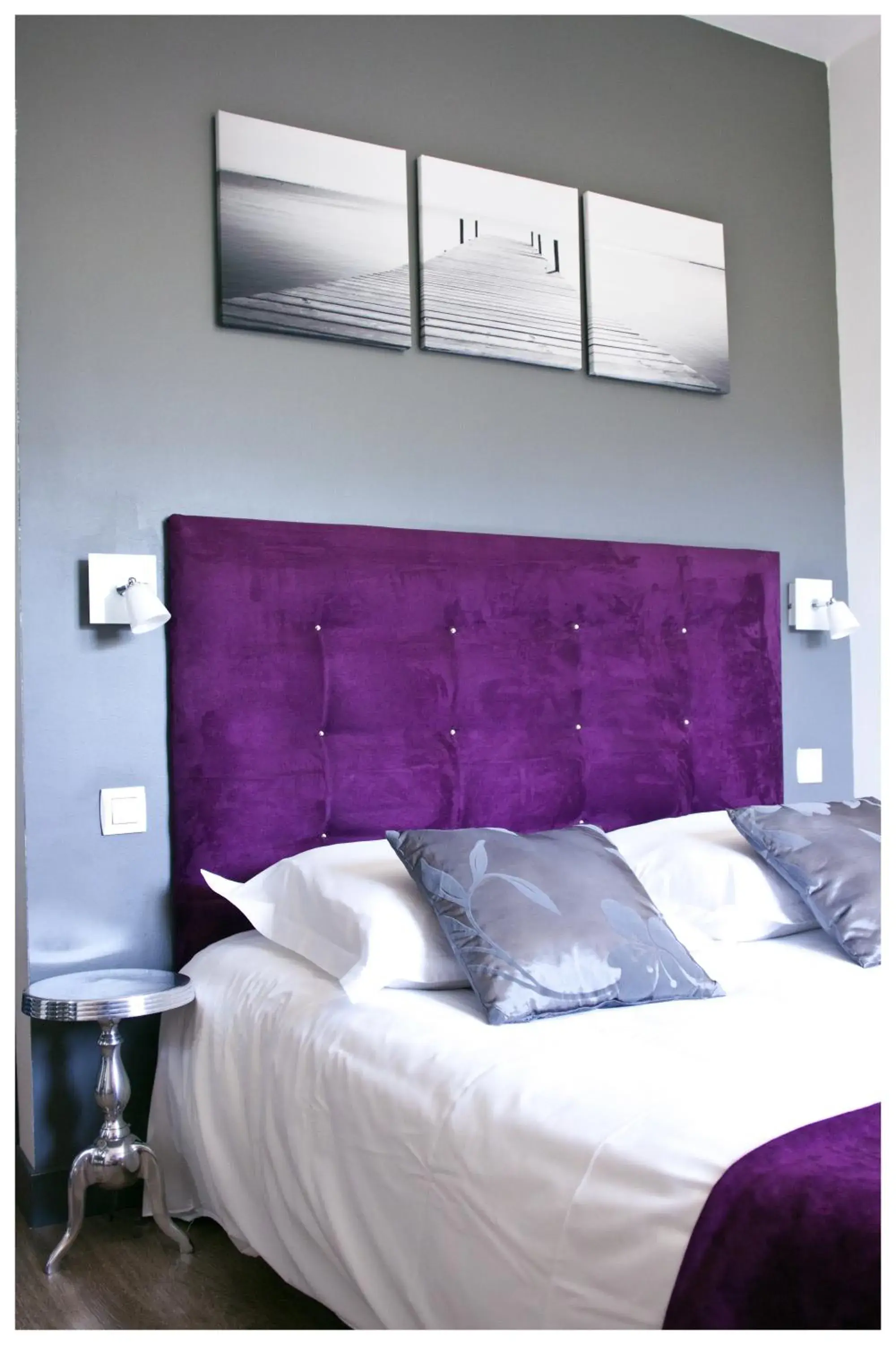 Triple Room in Logis Hôtel Restaurant Le Castel Fleuri Triple Room in Logis Hôtel Restaurant Le Castel Fleuri