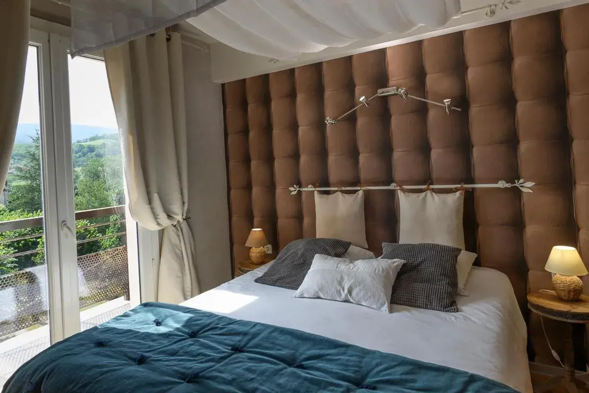 Superior Double Room in Logis Hôtel Restaurant Le Castel Fleuri Superior Double Room in Logis Hôtel Restaurant Le Castel Fleuri