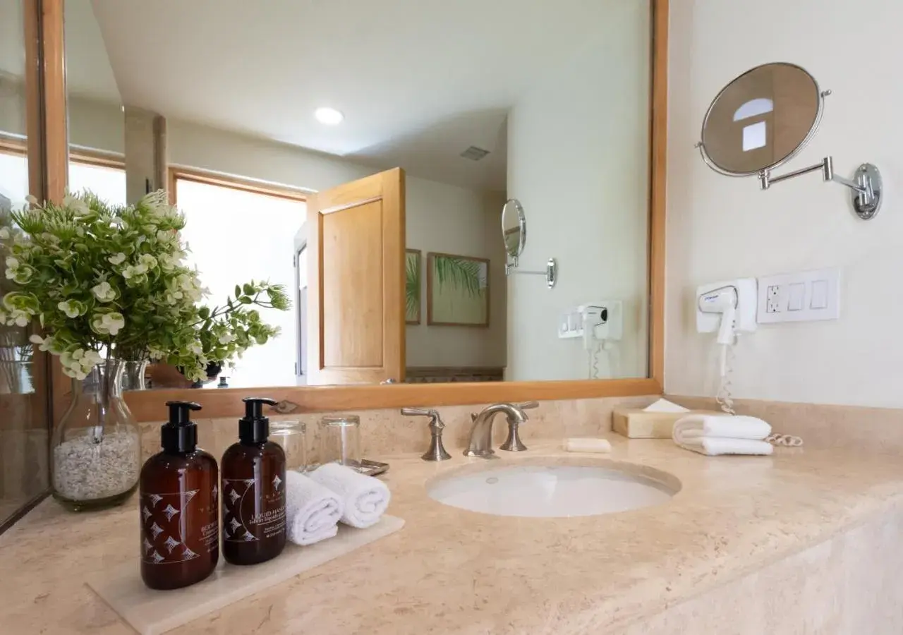 Deluxe Double Studio in Hotel Tesoro Los Cabos Deluxe Double Studio in Hotel Tesoro Los Cabos