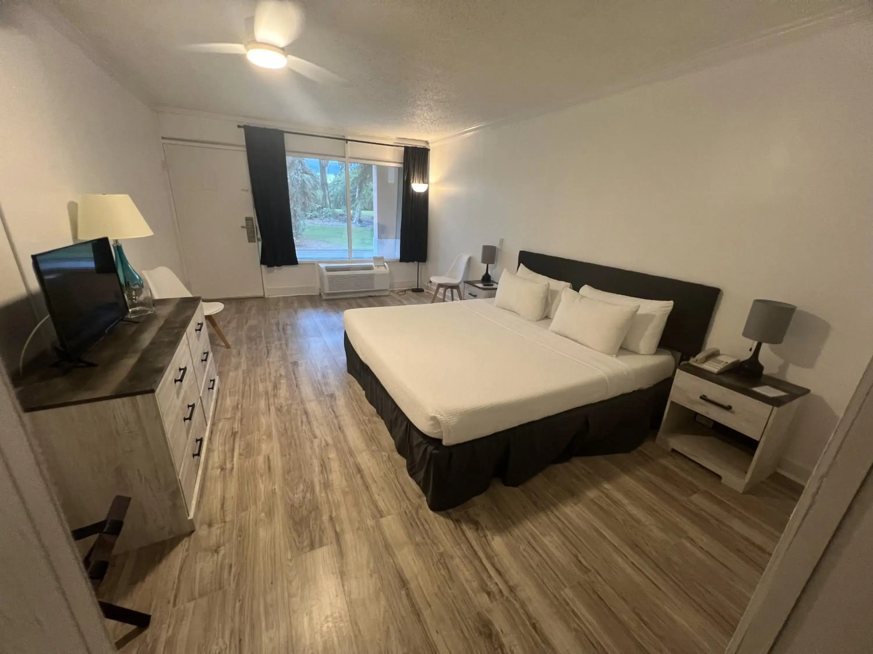 Superior King Room - single occupancy in Grand Palms Spa & Golf Resort Superior King Room - single occupancy in Grand Palms Spa & Golf Resort