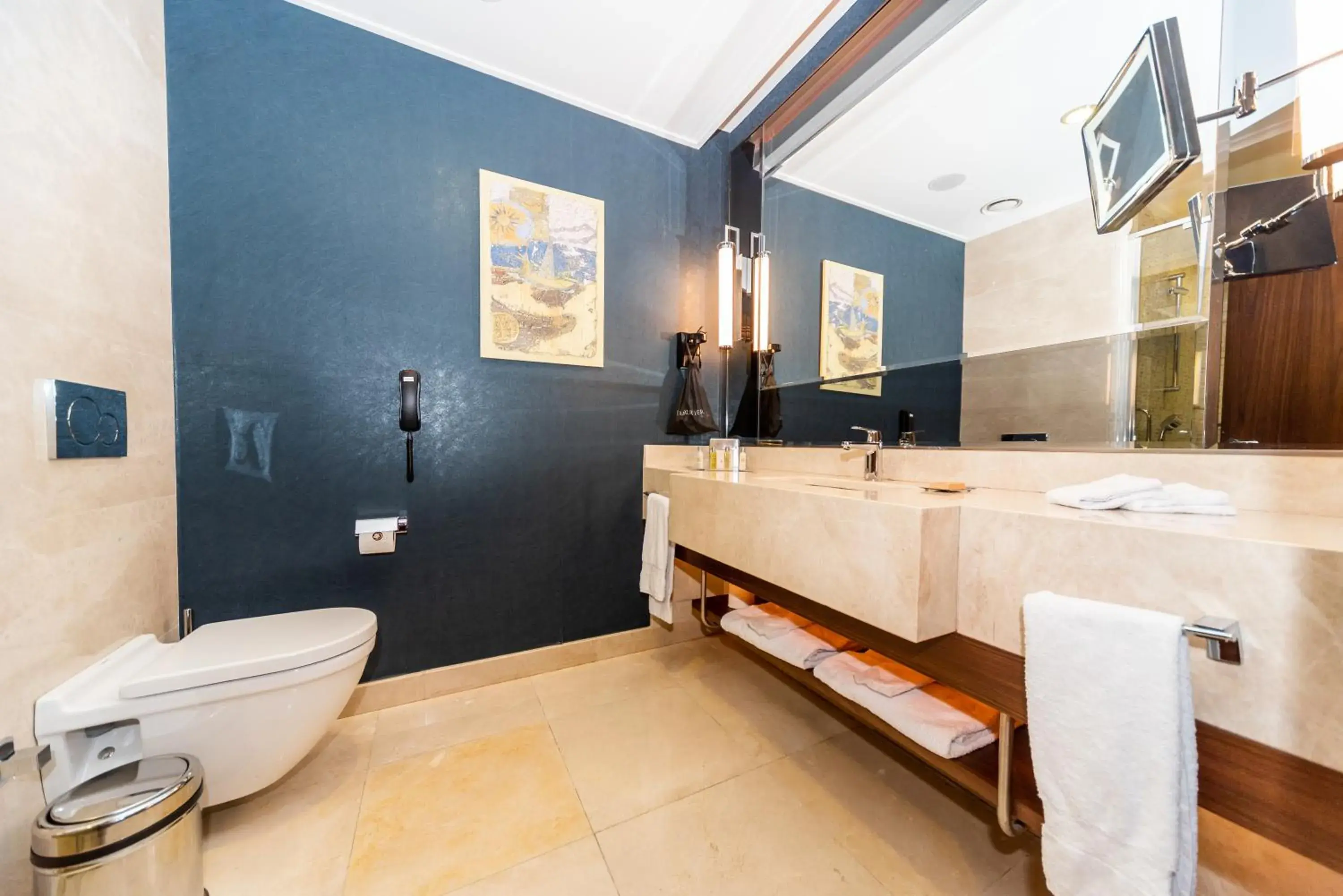 Deluxe Family Room with Sea View in Doubletree By Hilton Istanbul Topkapi Deluxe Family Room with Sea View in Doubletree By Hilton Istanbul Topkapi