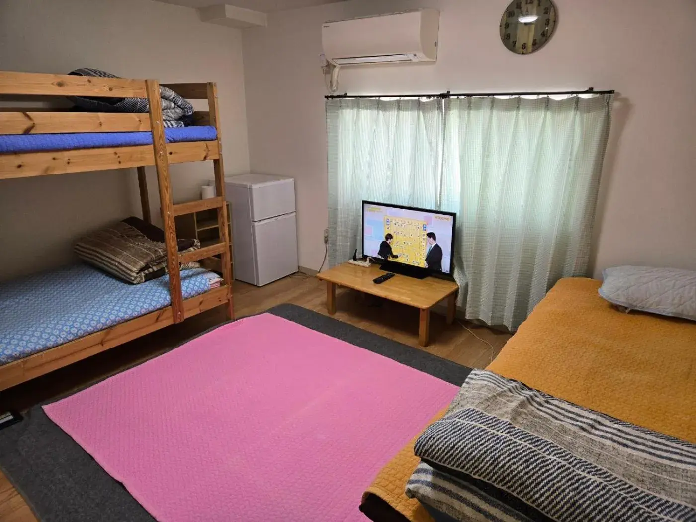 Family Room with Shared Bathroom - single occupancy in Jakotel Family Room with Shared Bathroom - single occupancy in Jakotel