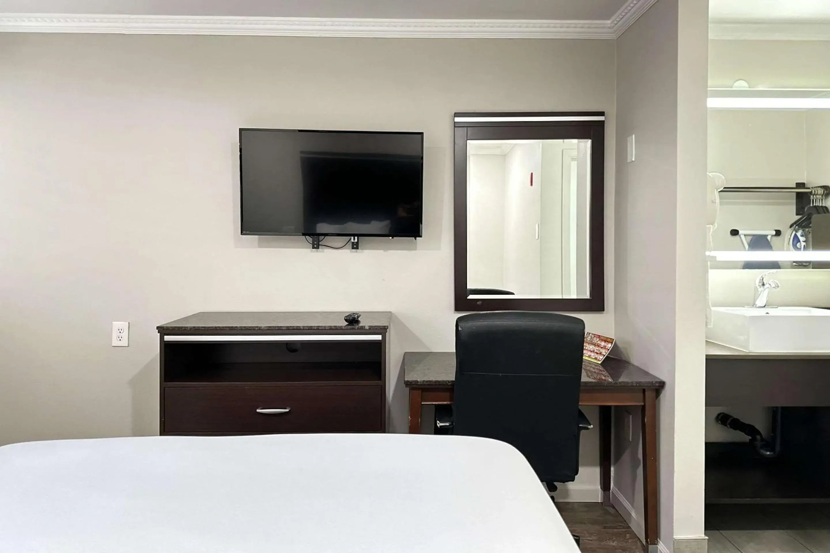 Standard Room, 2 Queen Beds, Non Smoking in Rodeway Inn Lemon Grove San Diego East Standard Room, 2 Queen Beds, Non Smoking in Rodeway Inn Lemon Grove San Diego East