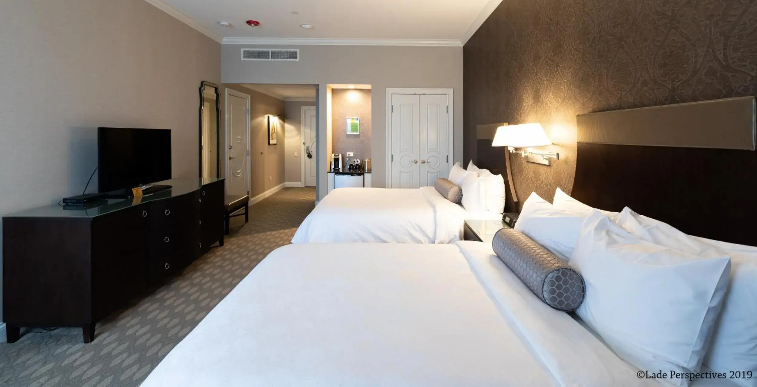 Queen Room - Disability Access in La Banque Hotel Queen Room - Disability Access in La Banque Hotel