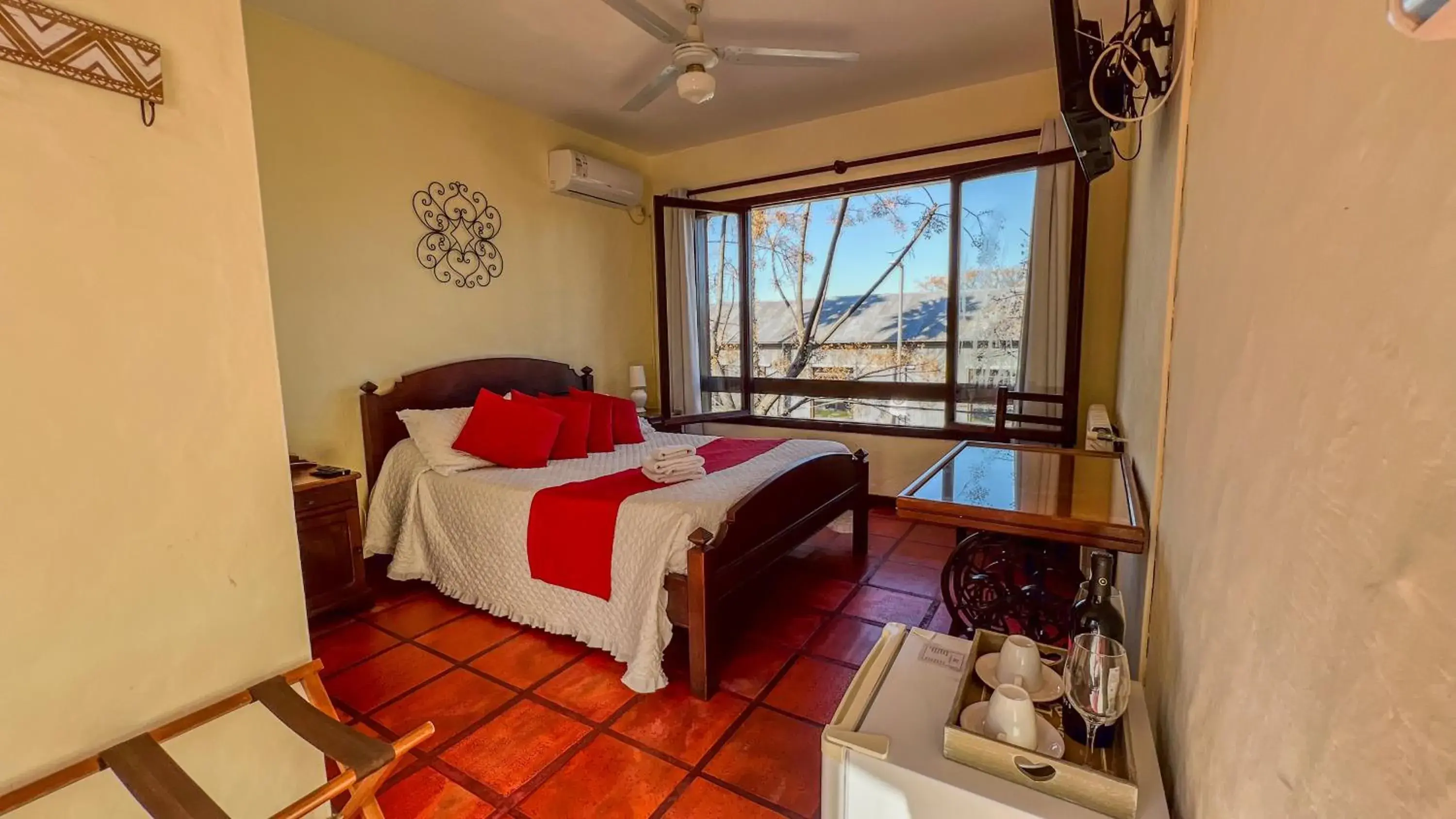 Premium Double Room with Private Bathroom in Viajero Posada B&B Premium Double Room with Private Bathroom in Viajero Posada B&B