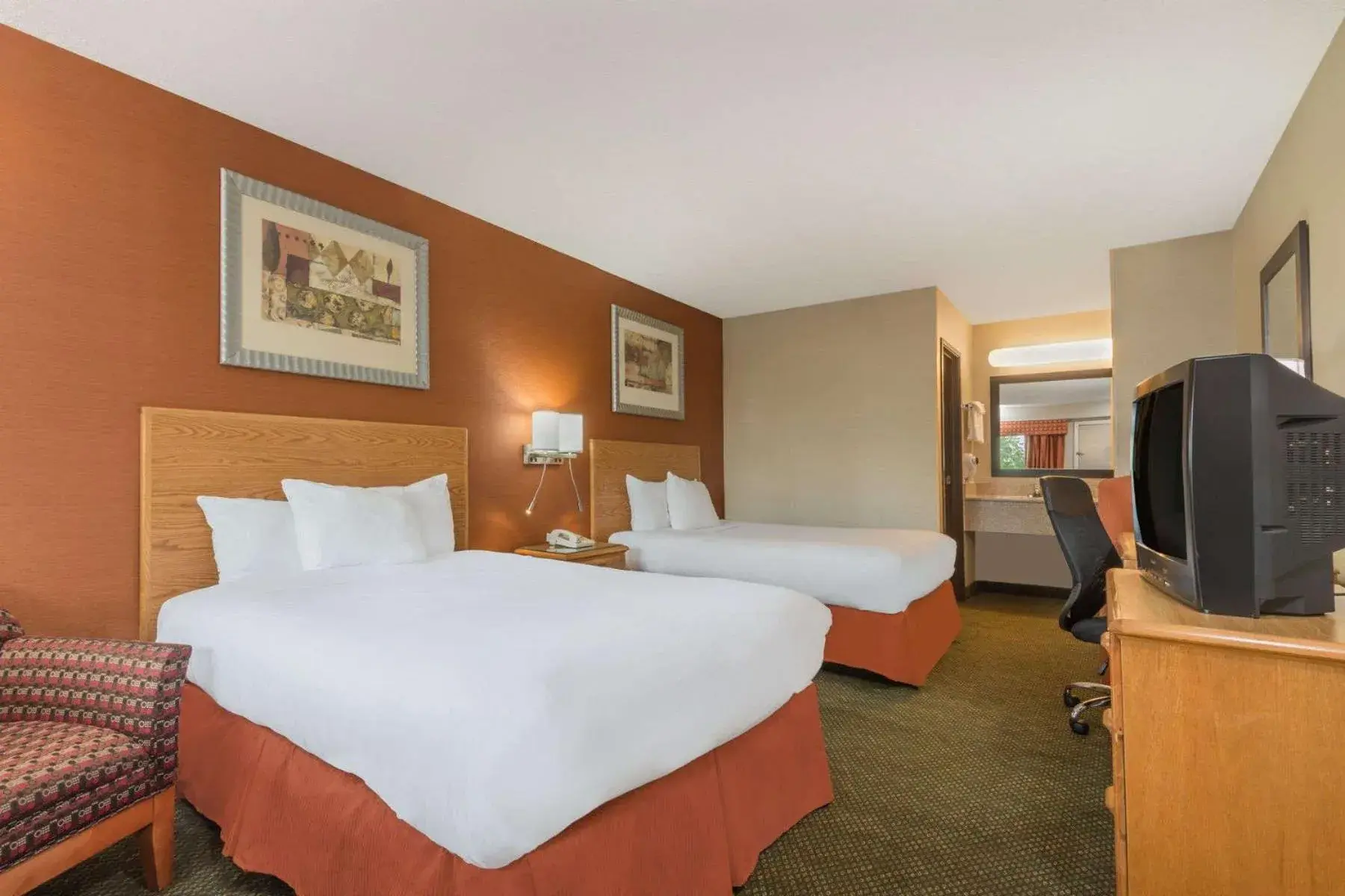 Double Room with Two Double Beds - Non-Smoking in Days Inn by Wyndham Columbus Fairgrounds Double Room with Two Double Beds - Non-Smoking in Days Inn by Wyndham Columbus Fairgrounds