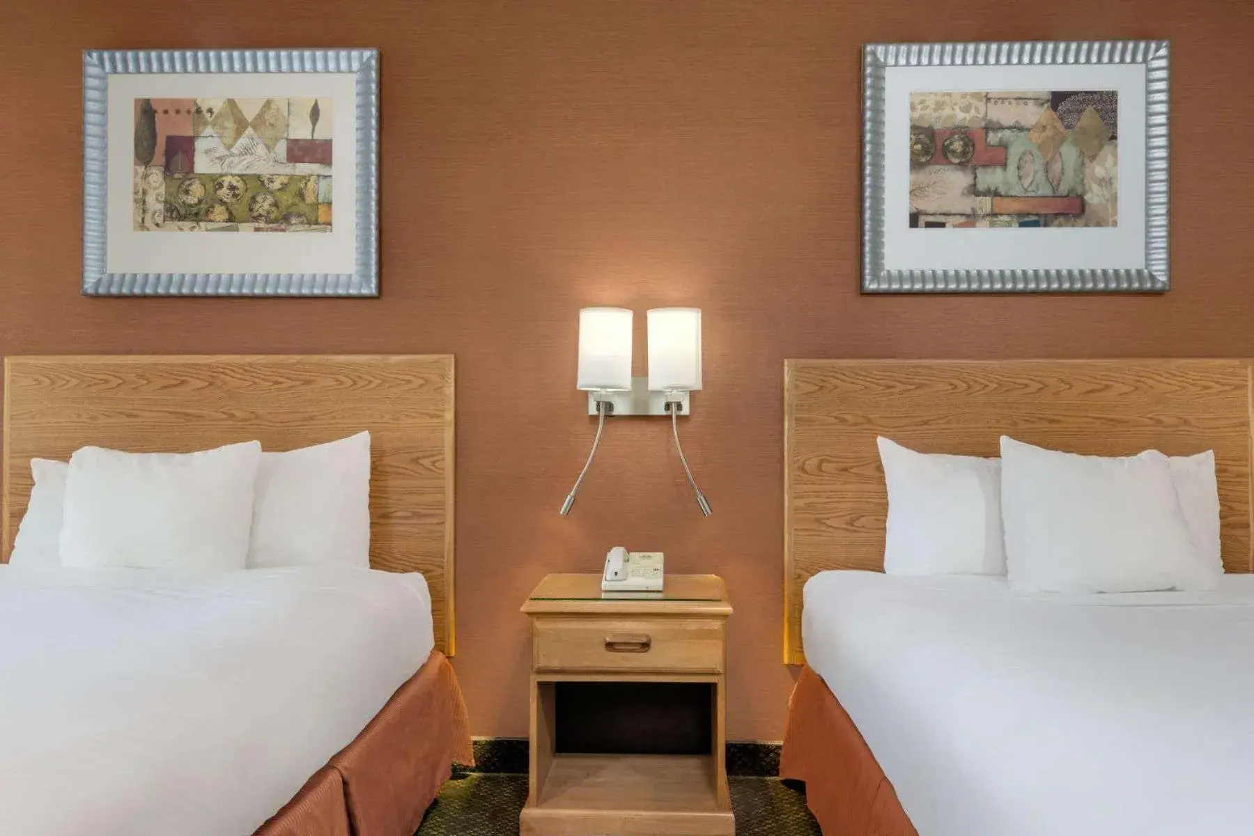 Deluxe Double Room with Two Double Beds - Non-Smoking in Days Inn by Wyndham Columbus Fairgrounds Deluxe Double Room with Two Double Beds - Non-Smoking in Days Inn by Wyndham Columbus Fairgrounds