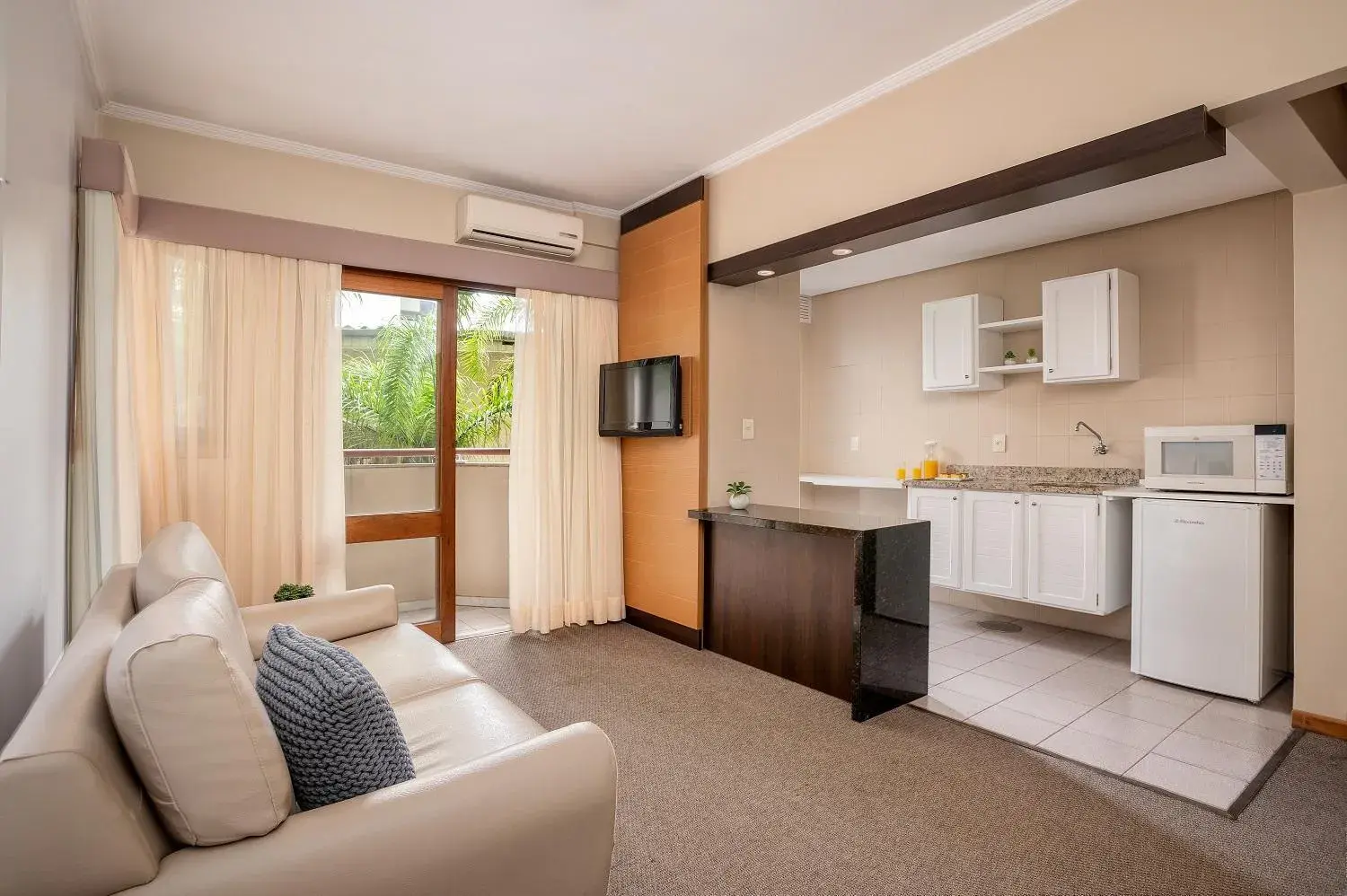 Luxury Double - 1 Double Bed and 2 Single Beds in Piazza Navona Porto Alegre by Intercity Luxury Double - 1 Double Bed and 2 Single Beds in Piazza Navona Porto Alegre by Intercity