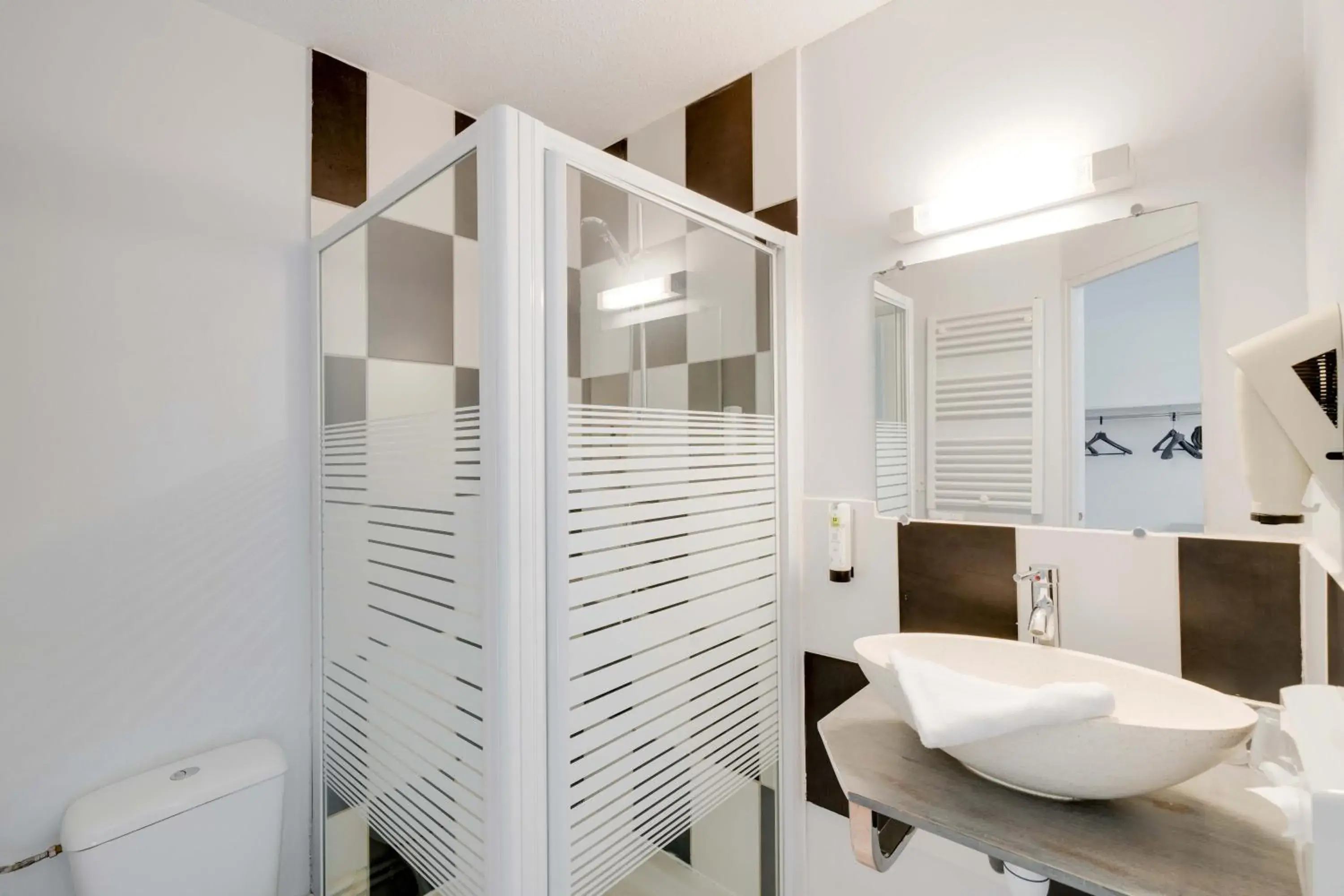 Standard Twin Room in Hôtel Acacia Nancy sud Lunéville Standard Twin Room in Hôtel Acacia Nancy sud Lunéville