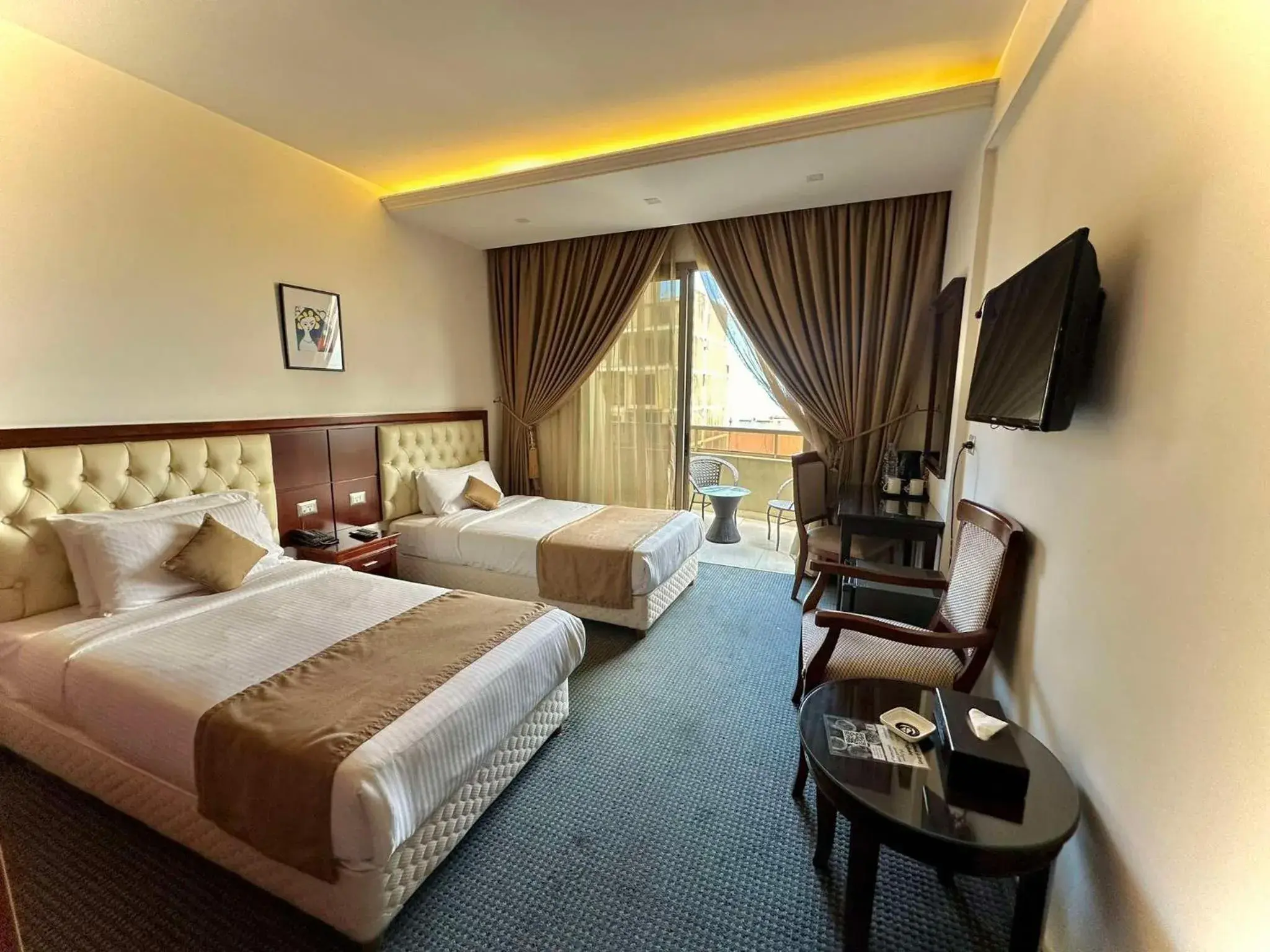 Family Suite in Midtown Hotel & Suites Family Suite in Midtown Hotel & Suites