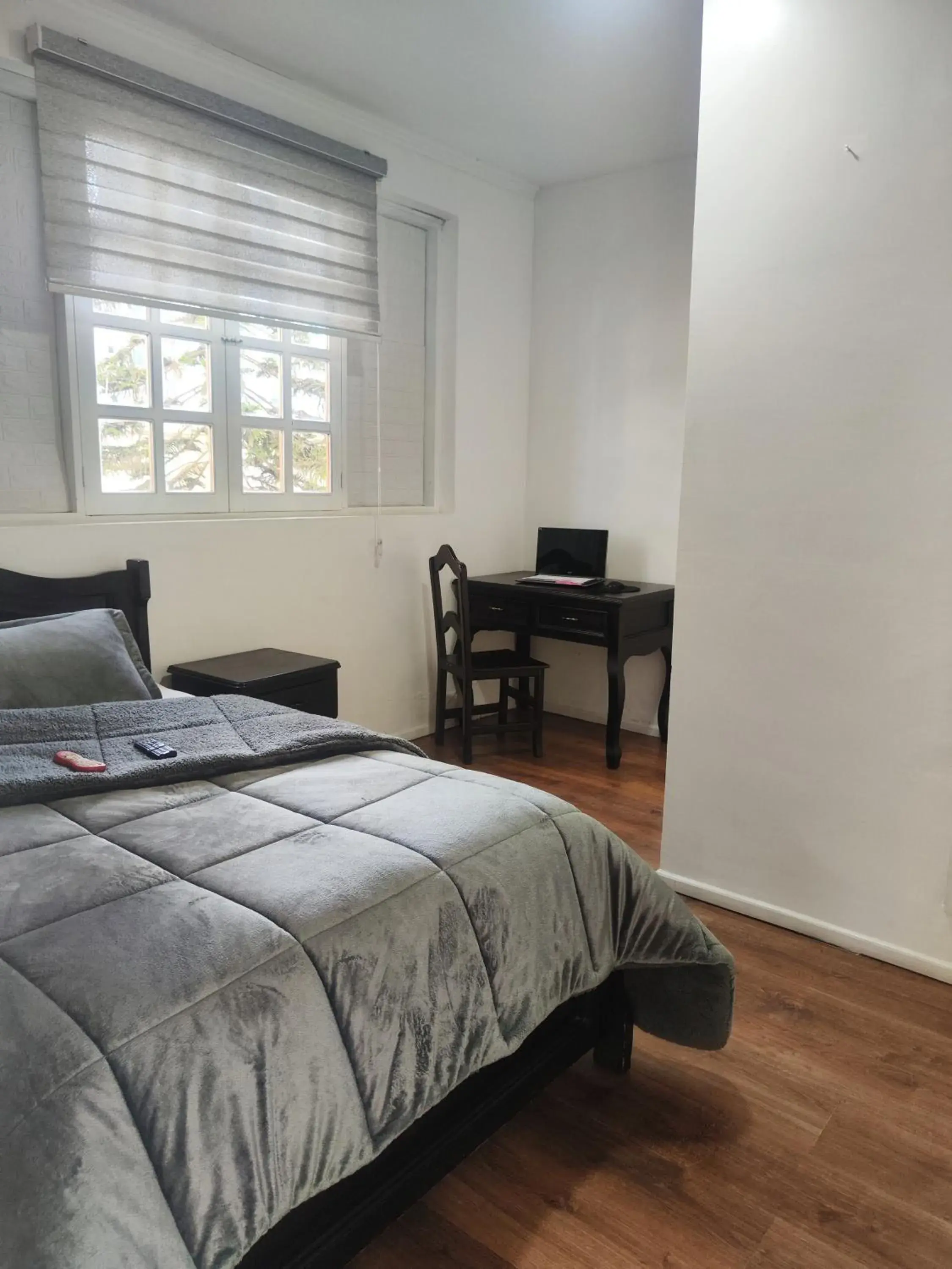 Budget Single Room - single occupancy in Hotel Muros Quito Budget Single Room - single occupancy in Hotel Muros Quito