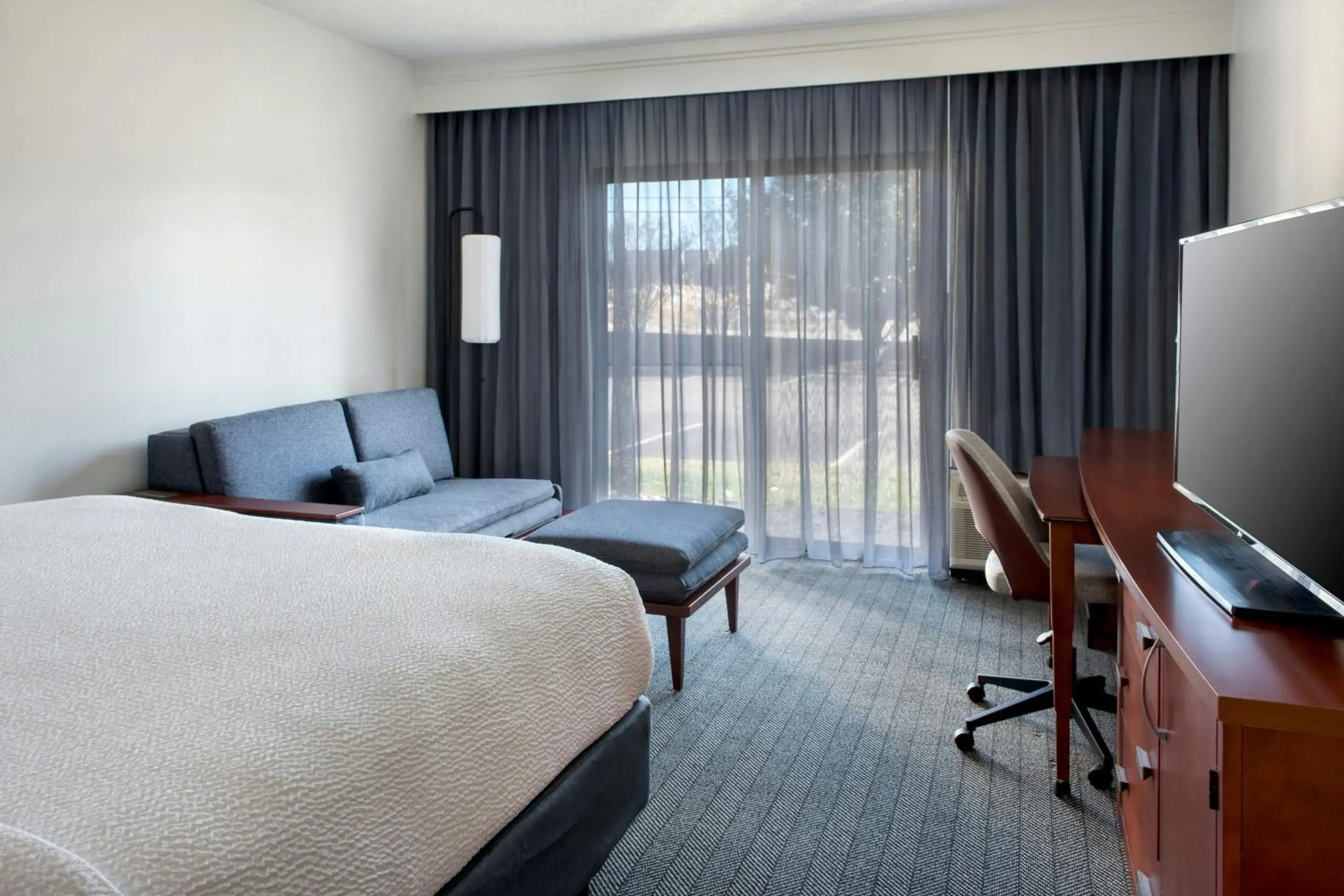 King Room with Sofa Bed in Courtyard by Marriott Annapolis King Room with Sofa Bed in Courtyard by Marriott Annapolis