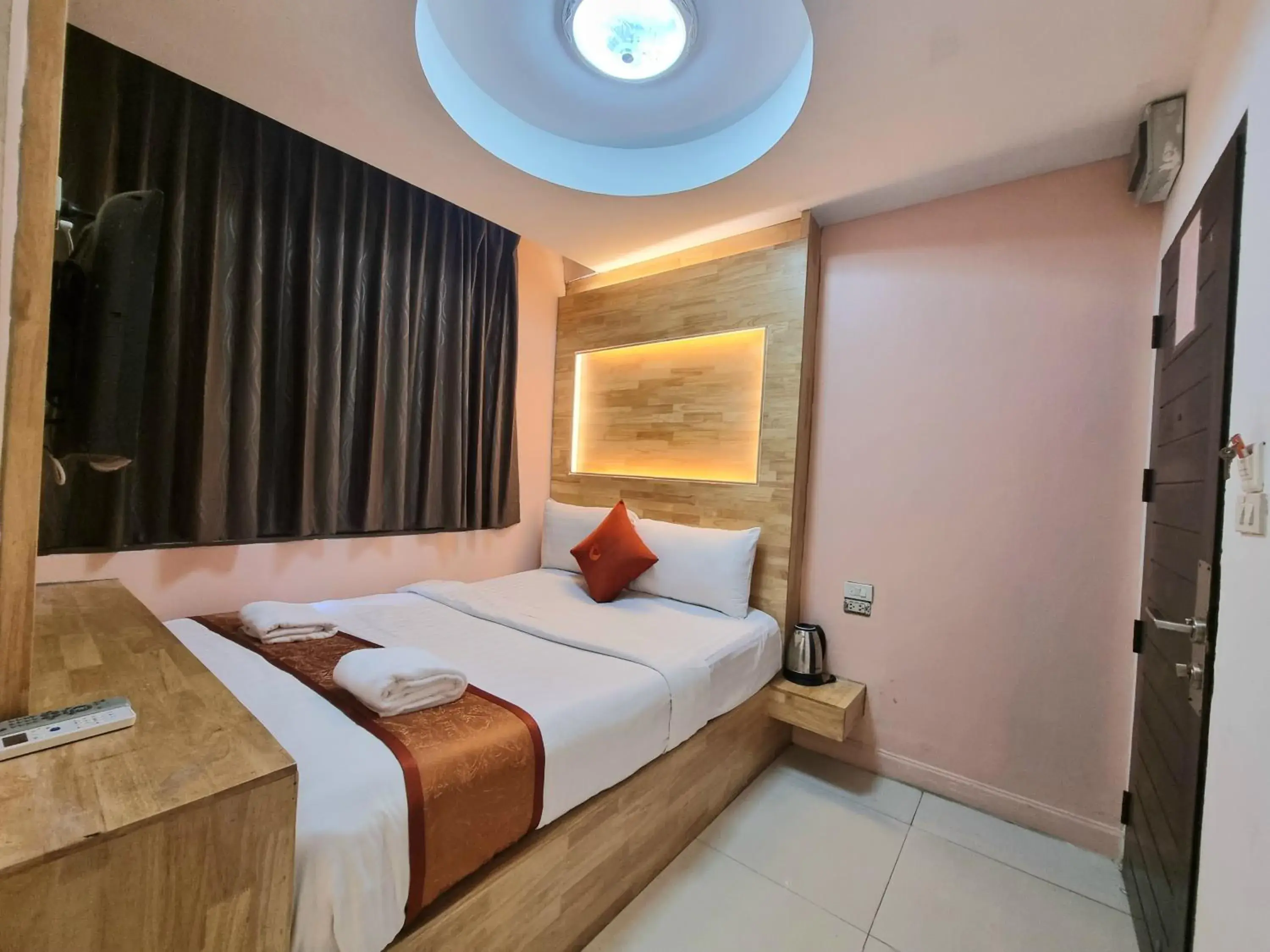 Economy Double Room in Cozi Inn Hotel, Bangkok Economy Double Room in Cozi Inn Hotel, Bangkok