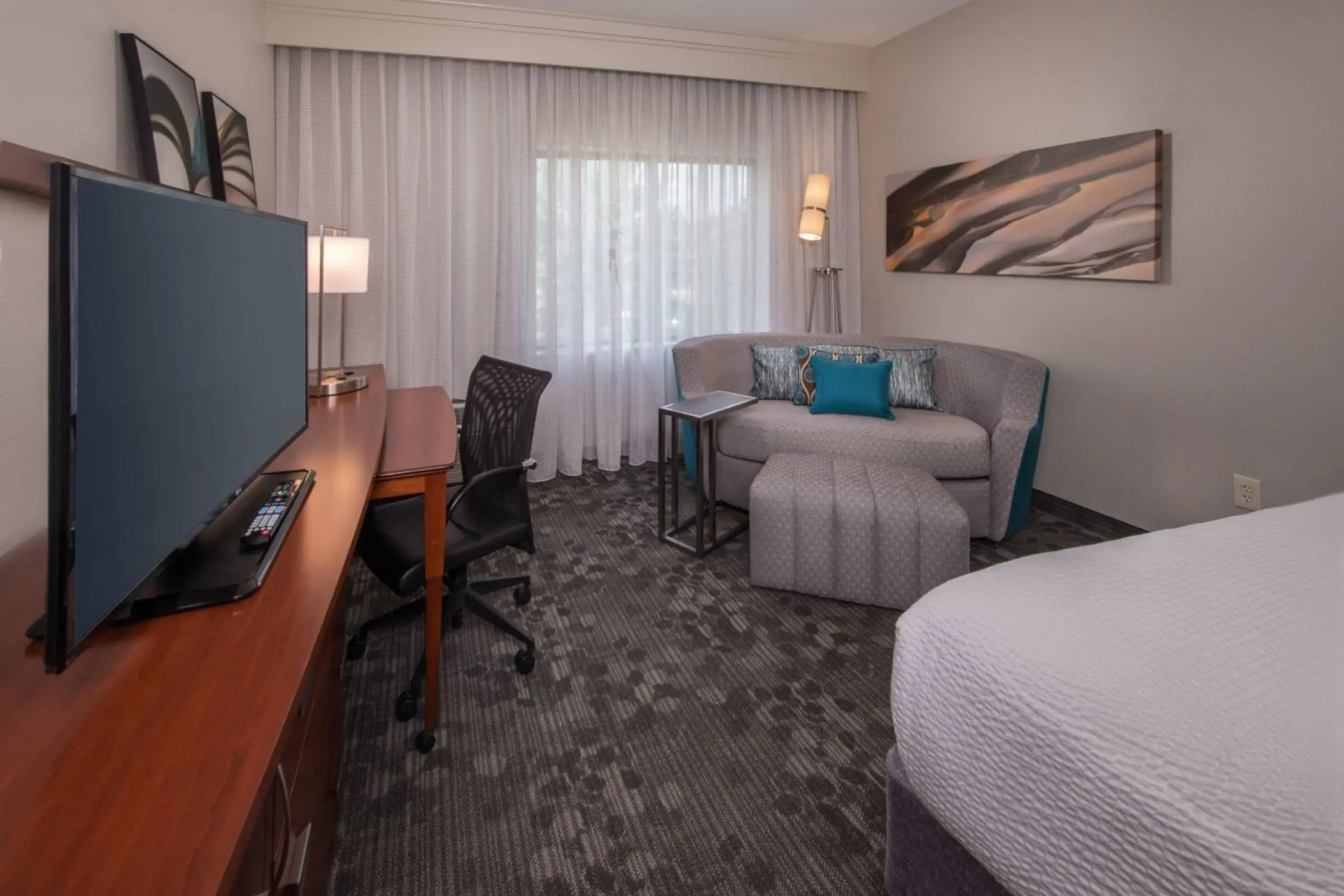 King Room - Hearing Accessible in Courtyard by Marriott Dulles Town Center King Room - Hearing Accessible in Courtyard by Marriott Dulles Town Center