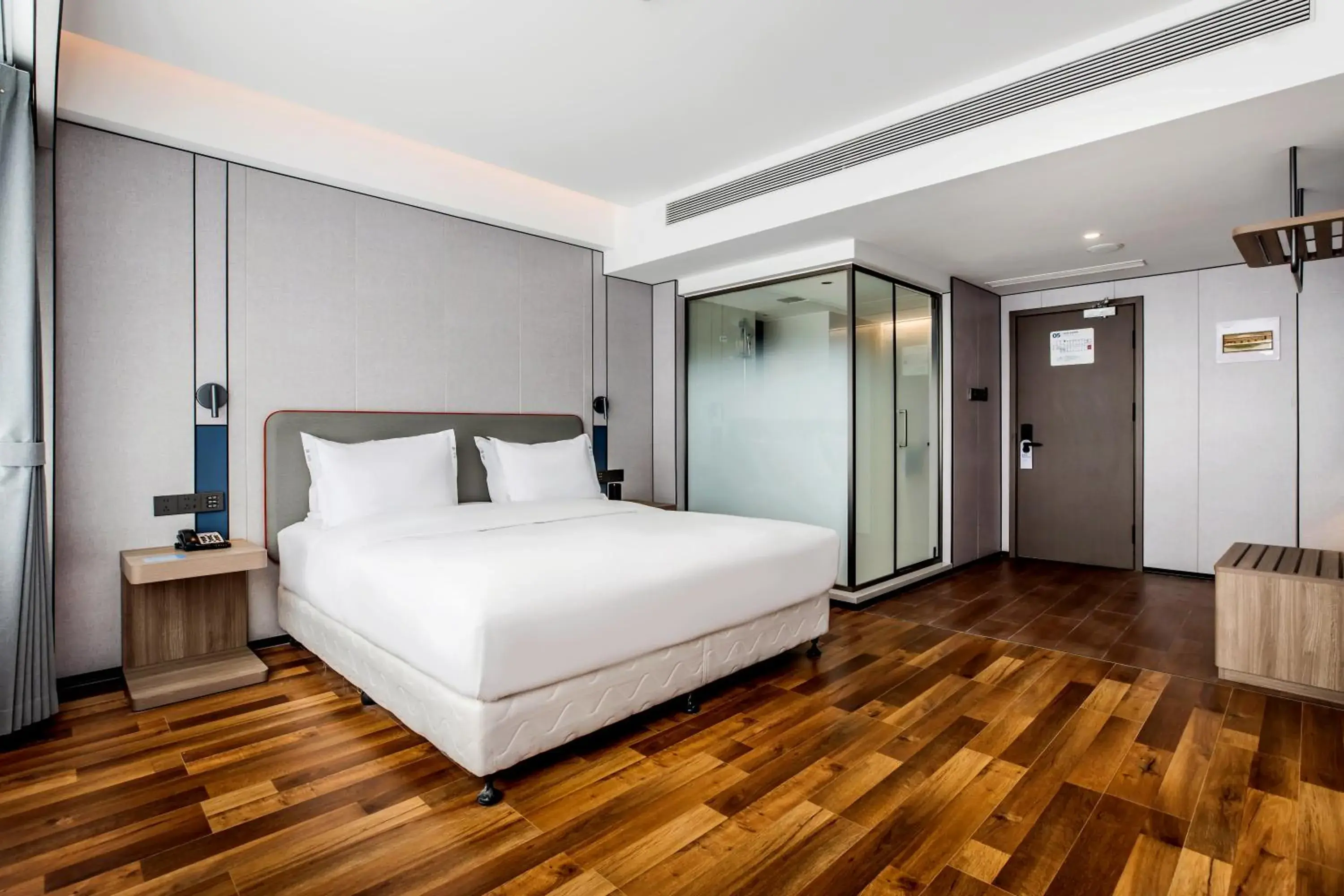 Standard King Room with Extra Space in Holiday Inn Express Chengde Downtown by IHG Standard King Room with Extra Space in Holiday Inn Express Chengde Downtown by IHG