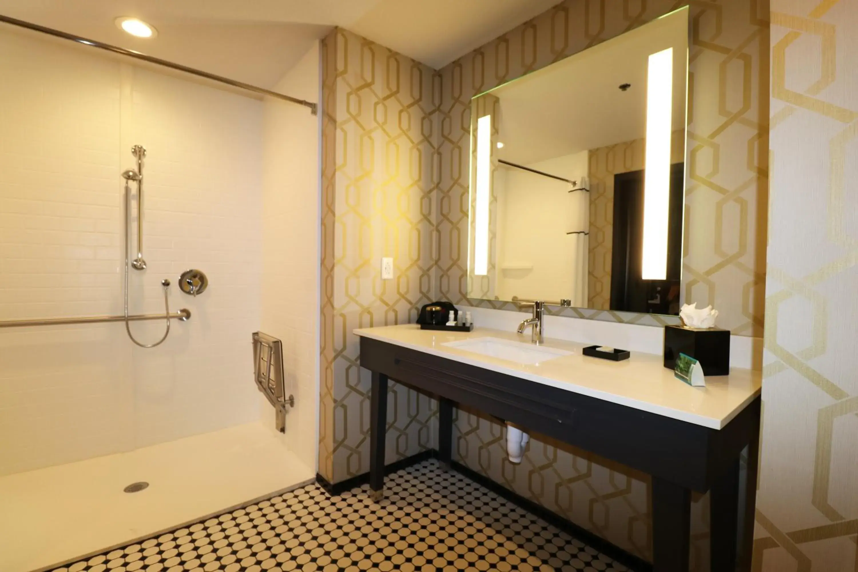 King Room with Roll in Shower - Hearing Accessible/Non-Smoking in Hotel Indigo - Kansas City Downtown by IHG King Room with Roll in Shower - Hearing Accessible/Non-Smoking in Hotel Indigo - Kansas City Downtown by IHG