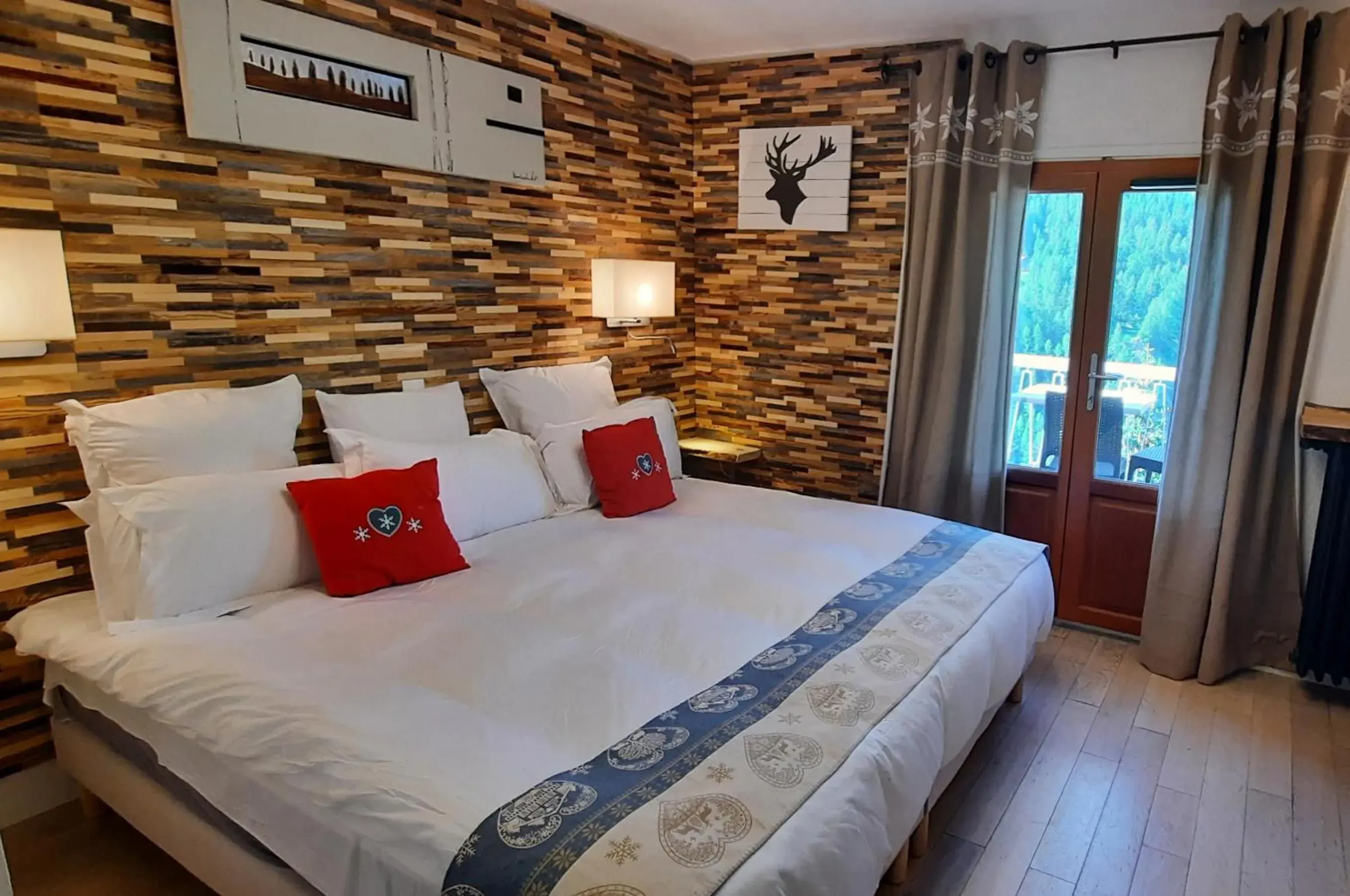 Double Room with Terrace in Hôtel Chastellares Double Room with Terrace in Hôtel Chastellares