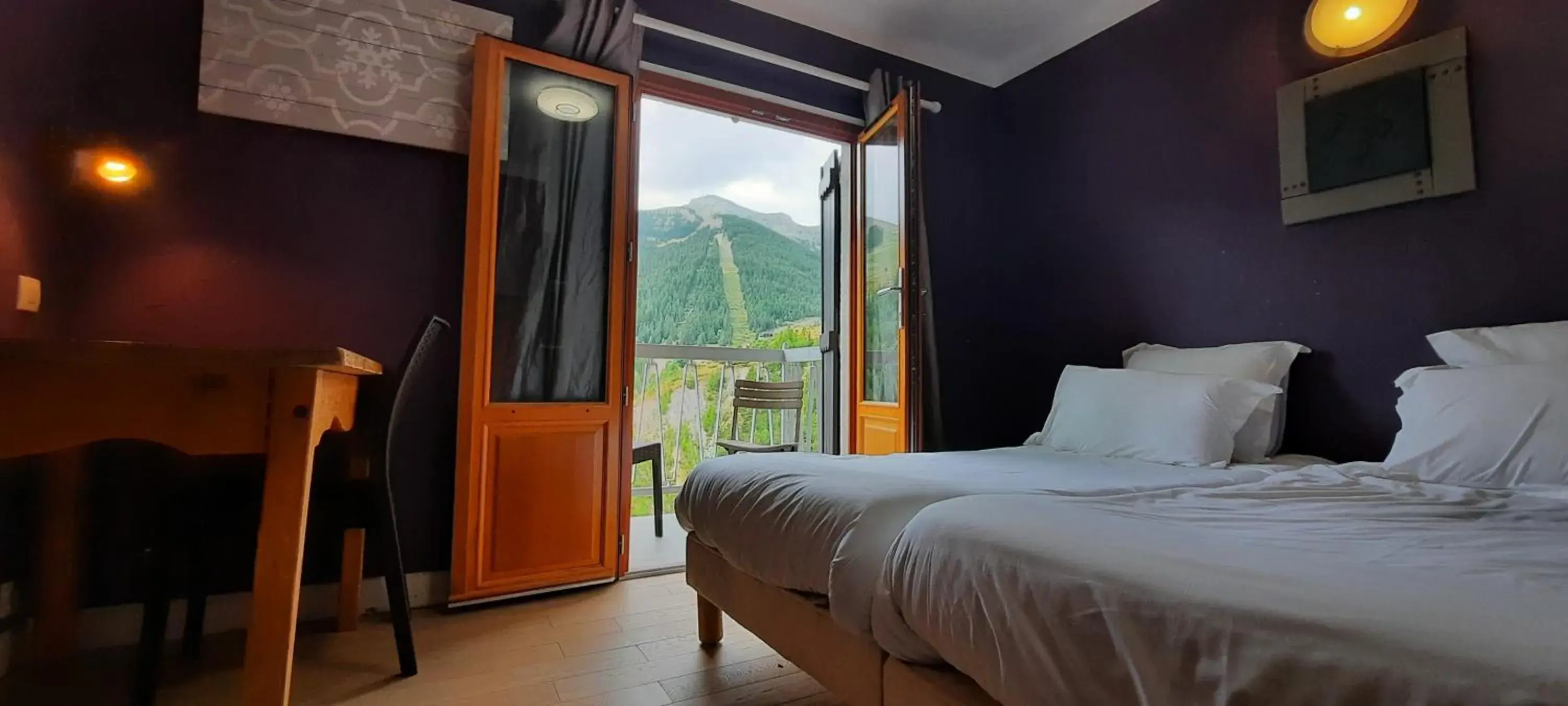 Double Room with Balcony and Slope View in Hôtel Chastellares Double Room with Balcony and Slope View in Hôtel Chastellares