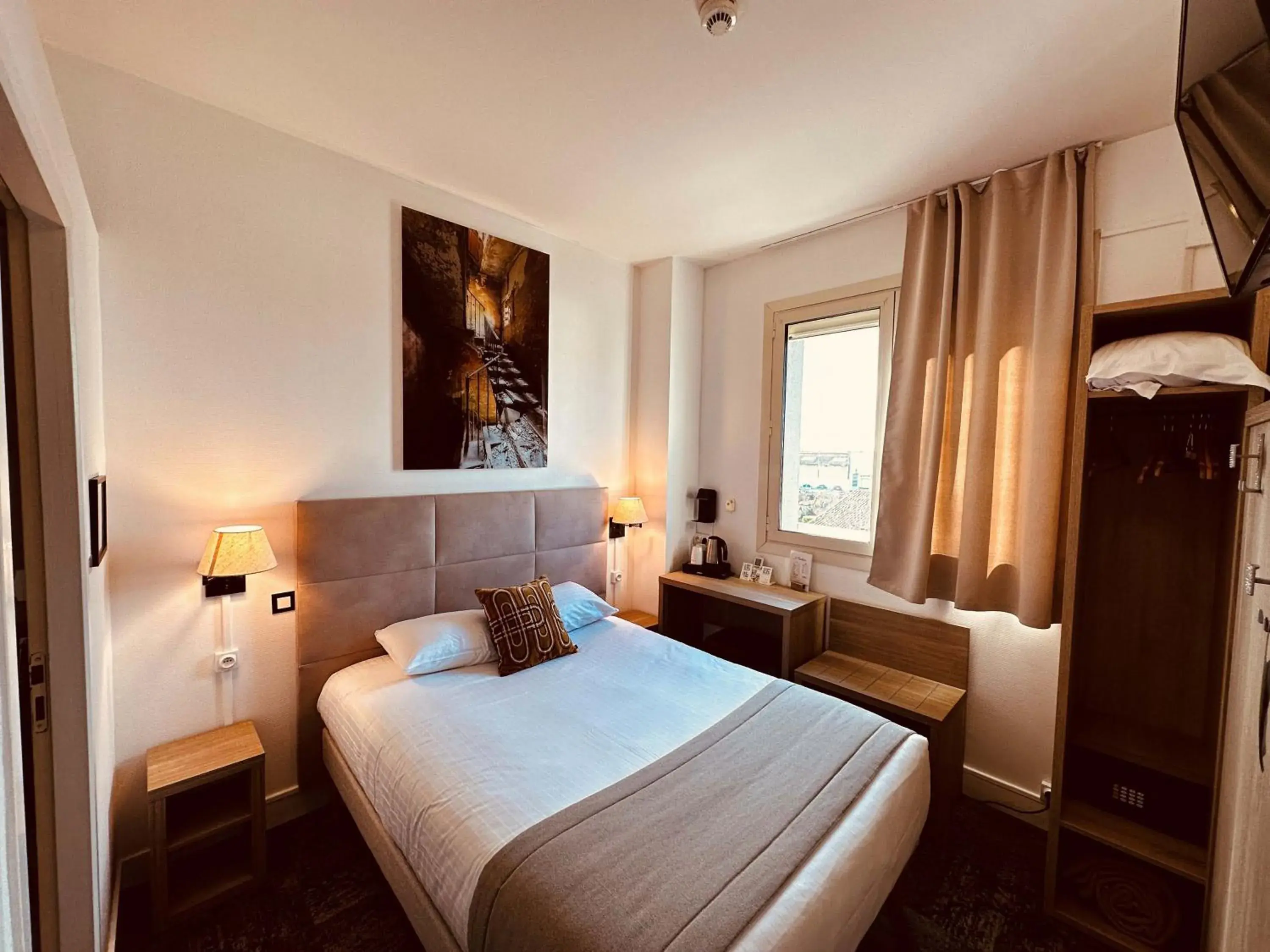 Double Room in Logis Le Passiflore Cognac Double Room in Logis Le Passiflore Cognac