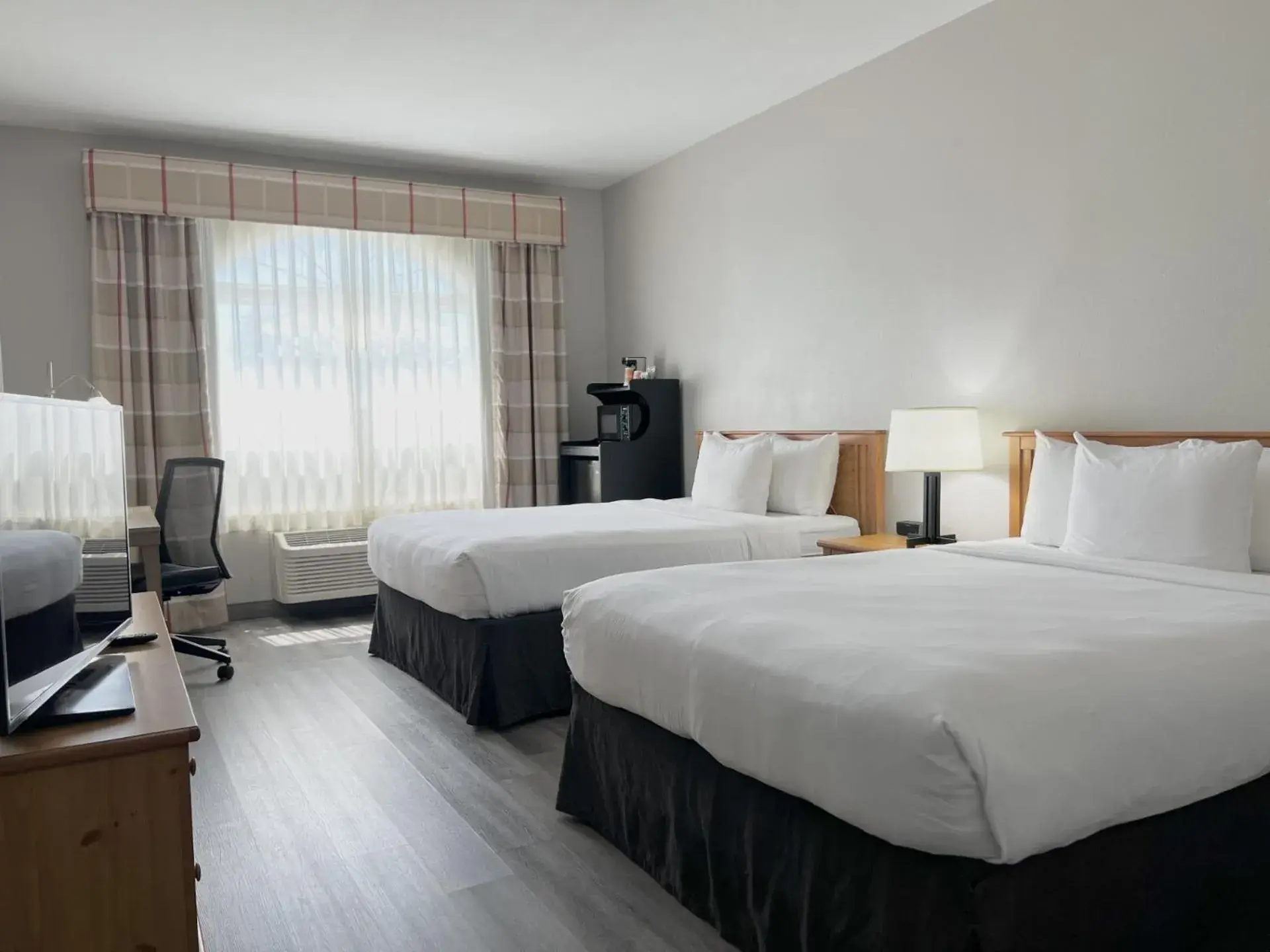 Queen Room with Two Queen Beds - Non-Smoking in Country Inn & Suites by Radisson, Tucson Airport, AZ Queen Room with Two Queen Beds - Non-Smoking in Country Inn & Suites by Radisson, Tucson Airport, AZ