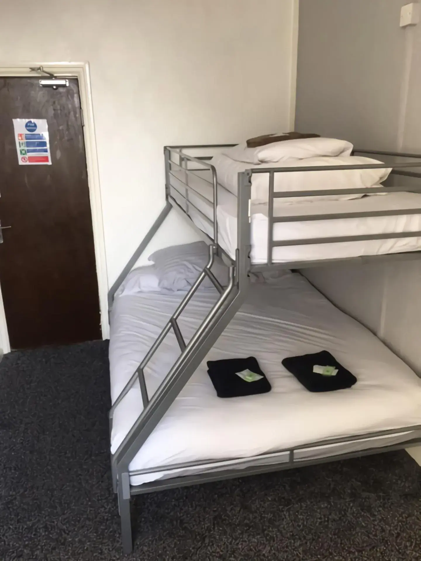 Triple Room with Private Bathroom in MyRoomz Seaview Hotel Triple Room with Private Bathroom in MyRoomz Seaview Hotel