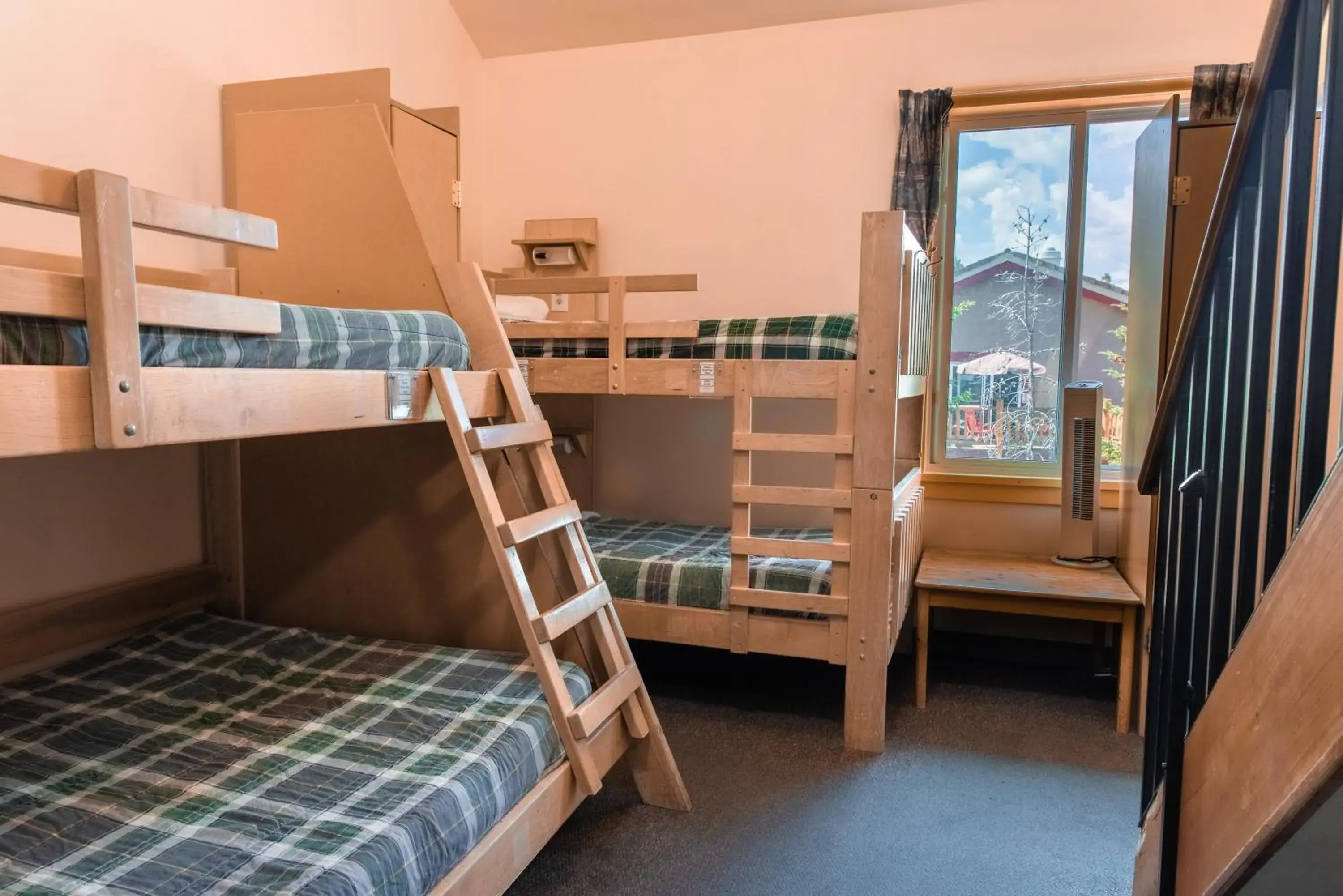 Bed in 6-Bed Female Dormitory Room with Private Bathroom in HI Banff Alpine Centre - Hostel Bed in 6-Bed Female Dormitory Room with Private Bathroom in HI Banff Alpine Centre - Hostel
