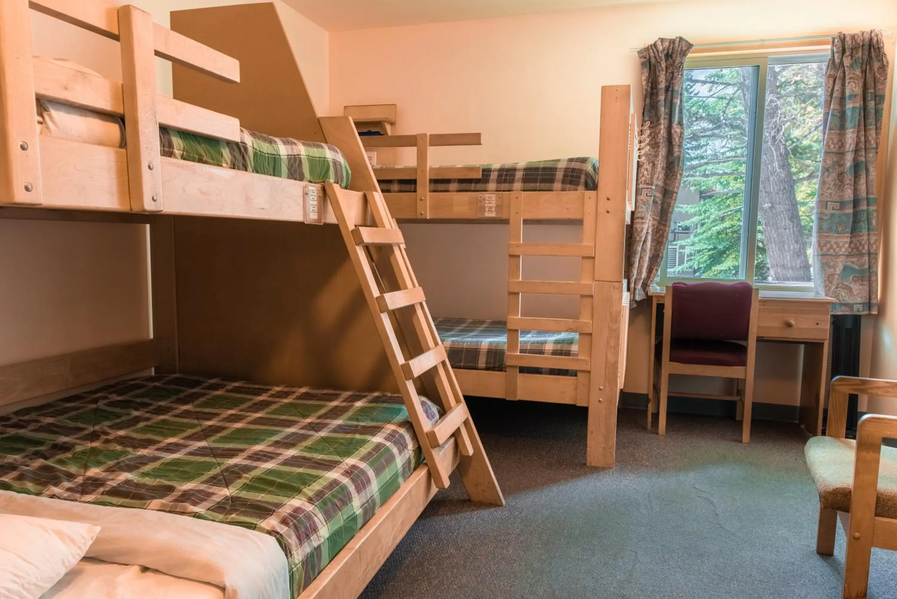 Bed in 4-Bed Mixed Dormitory Room with Private Bathroom in HI Banff Alpine Centre - Hostel Bed in 4-Bed Mixed Dormitory Room with Private Bathroom in HI Banff Alpine Centre - Hostel
