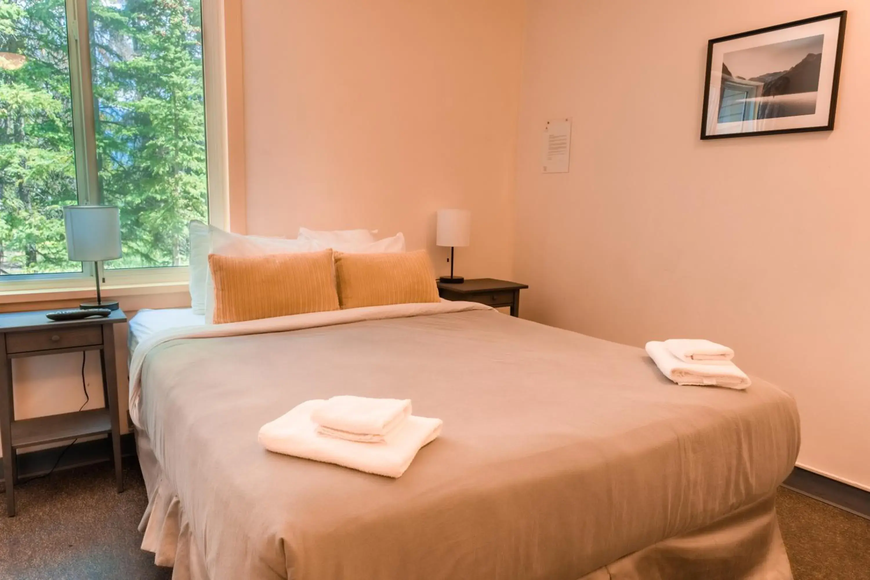 Deluxe Double Room with Private Bathroom in HI Banff Alpine Centre - Hostel Deluxe Double Room with Private Bathroom in HI Banff Alpine Centre - Hostel